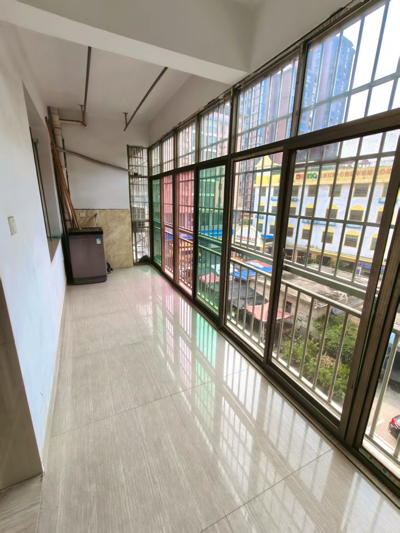 雅士林安置房  3室2厅2卫    1400.0元/月 雅士林安置房  3室2厅2卫    1400.0元/月