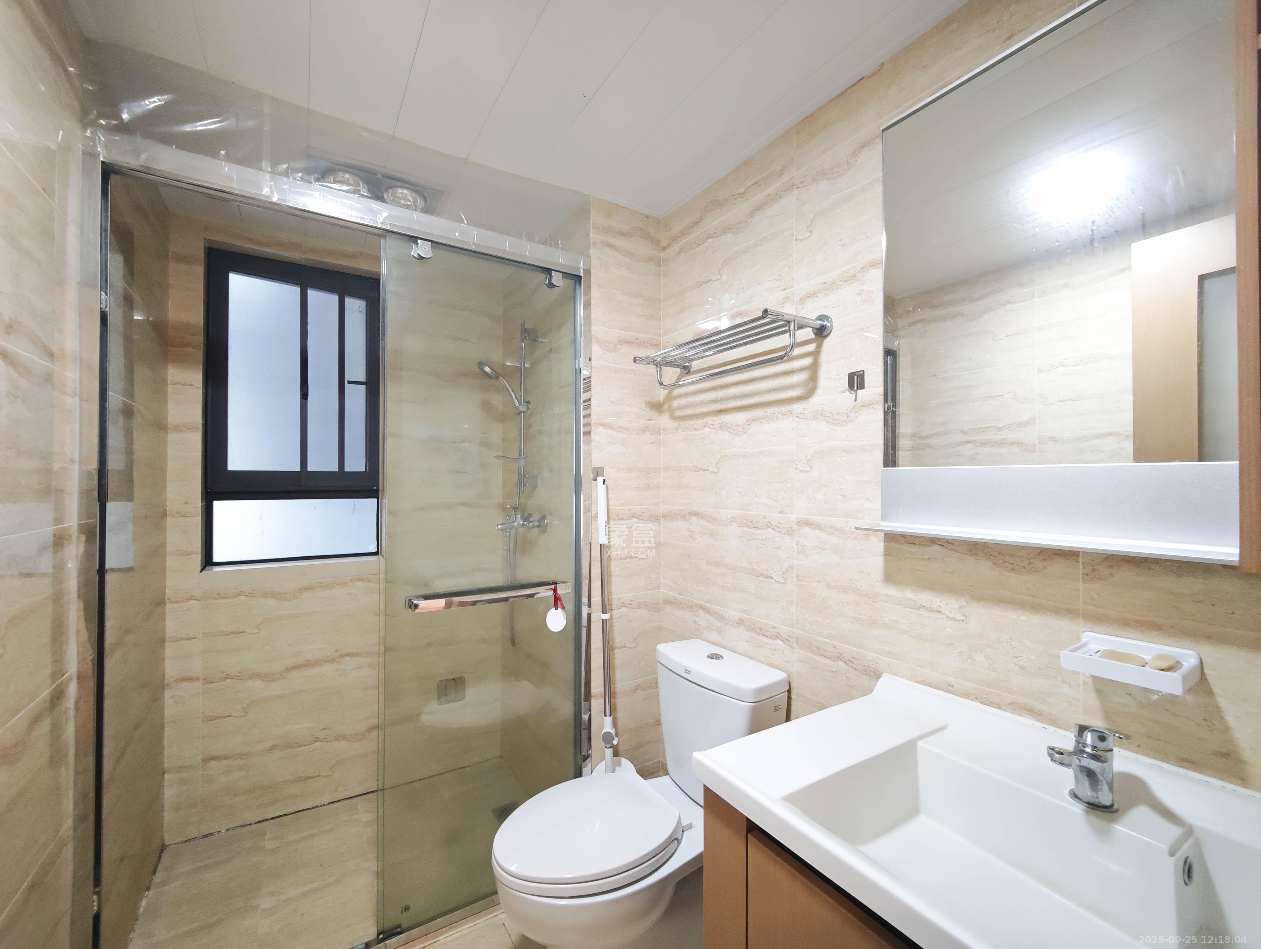 万科魅力之城  3室2厅2卫    95.0万卫生间