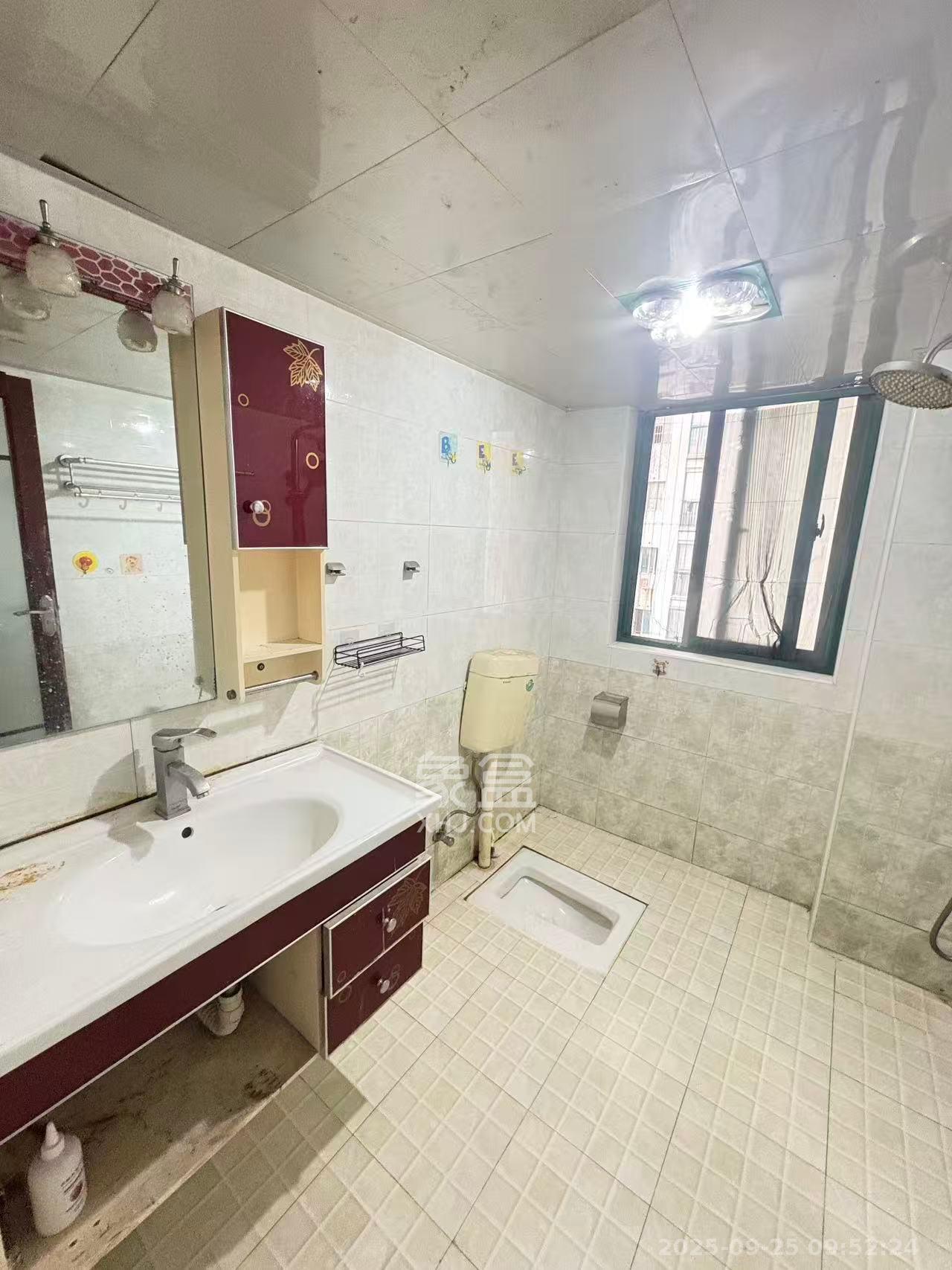 蝴蝶谷  1室2厅1卫    1500.0元/月室内图