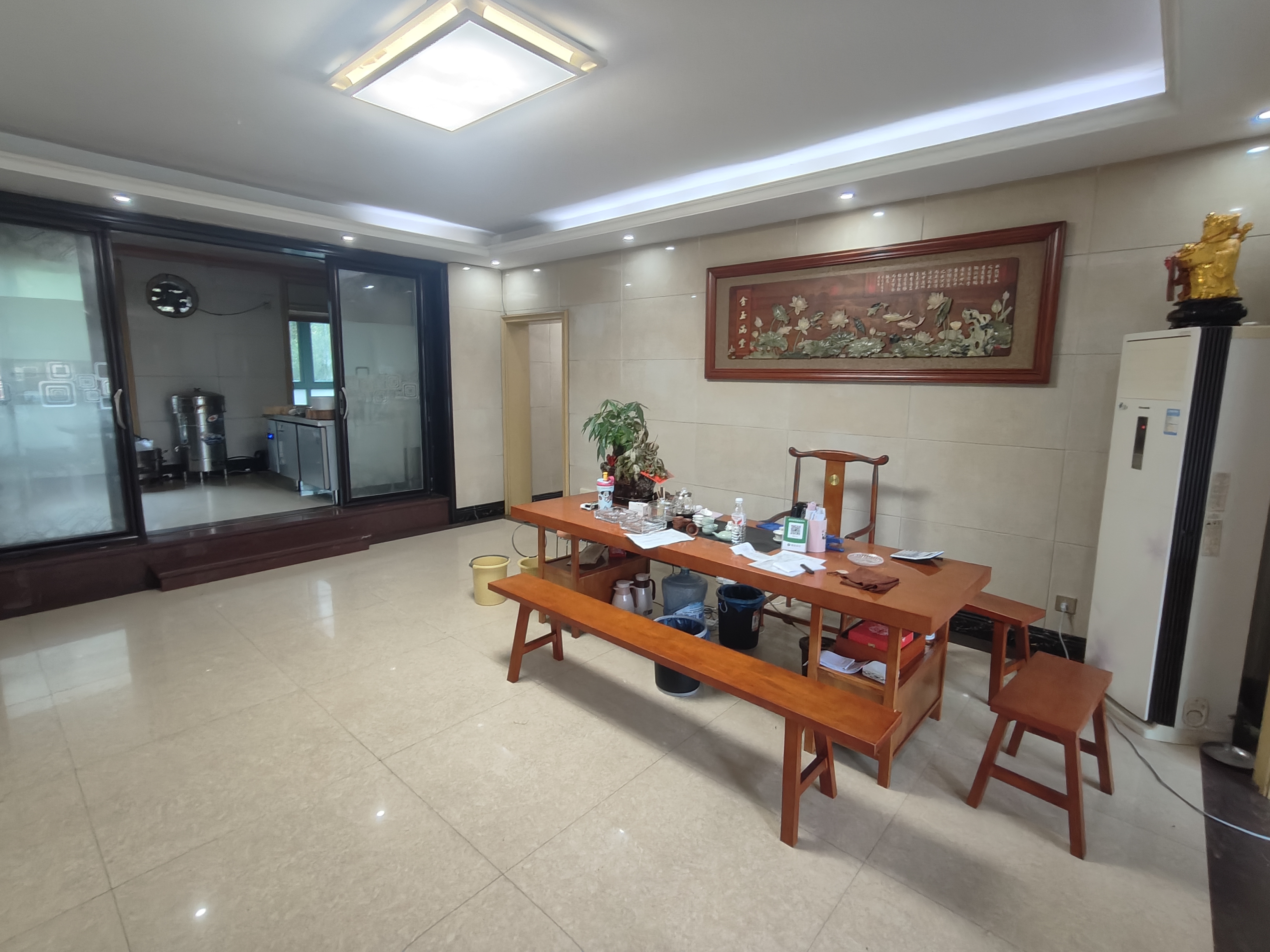 俊景花园  4室2厅2卫    85.0万客厅