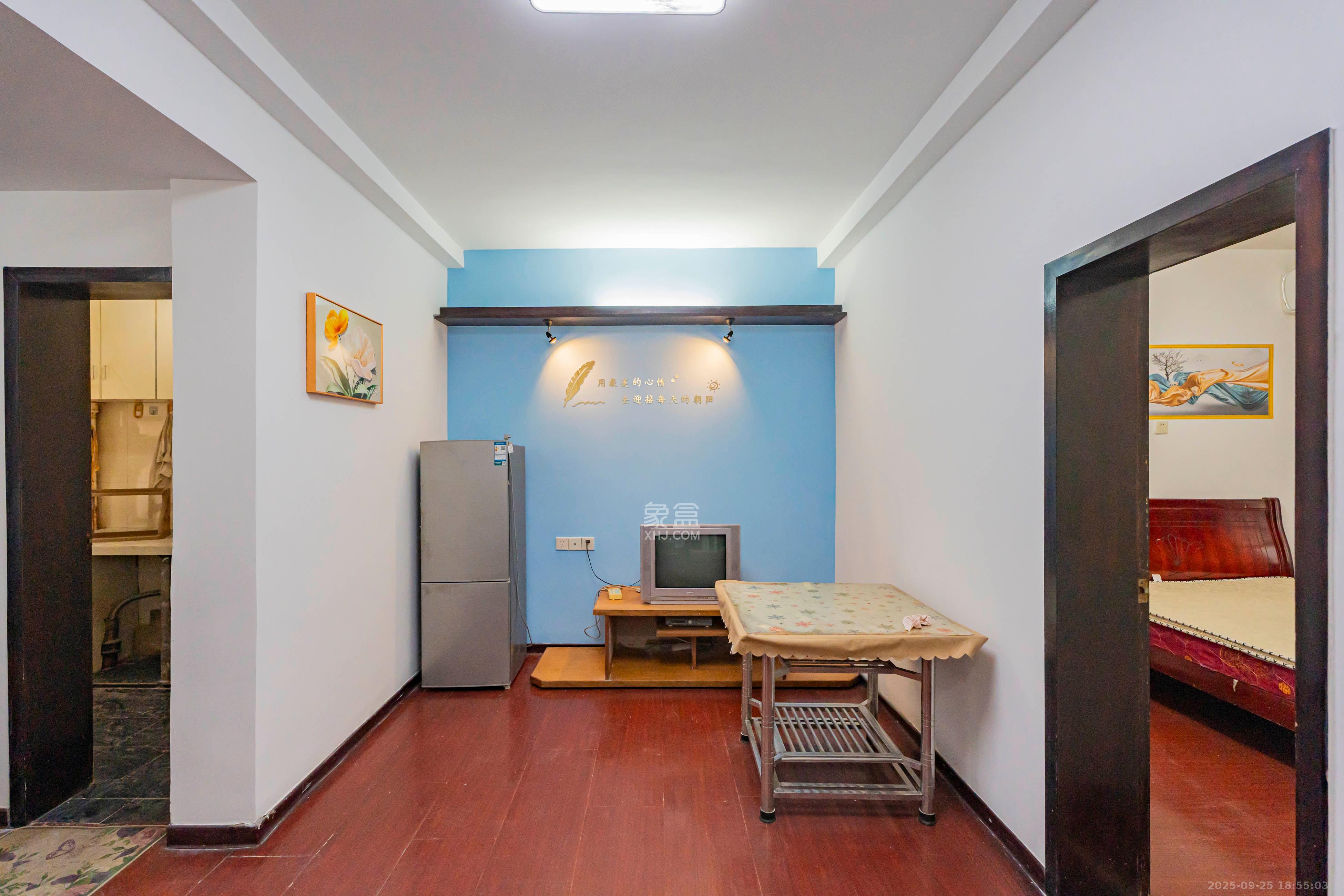 化工宿舍 1室0厅0卫 45.0万 化工宿舍 1室0厅0卫 45.0万客厅