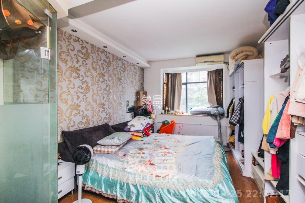 恒盛世家 4室2厅2卫 2300.0元/月 恒盛世家 4室2厅2卫 2300.0元/月室内图