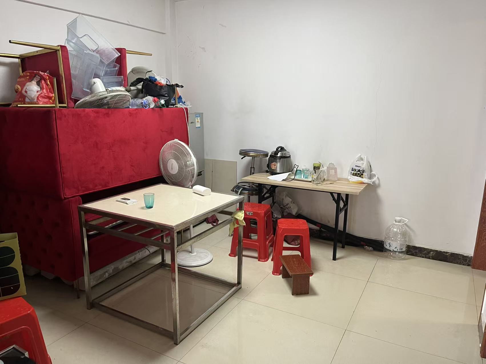 逸臣广场 2室2厅1卫 1600.0元/月 逸臣广场 2室2厅1卫 1600.0元/月室内图