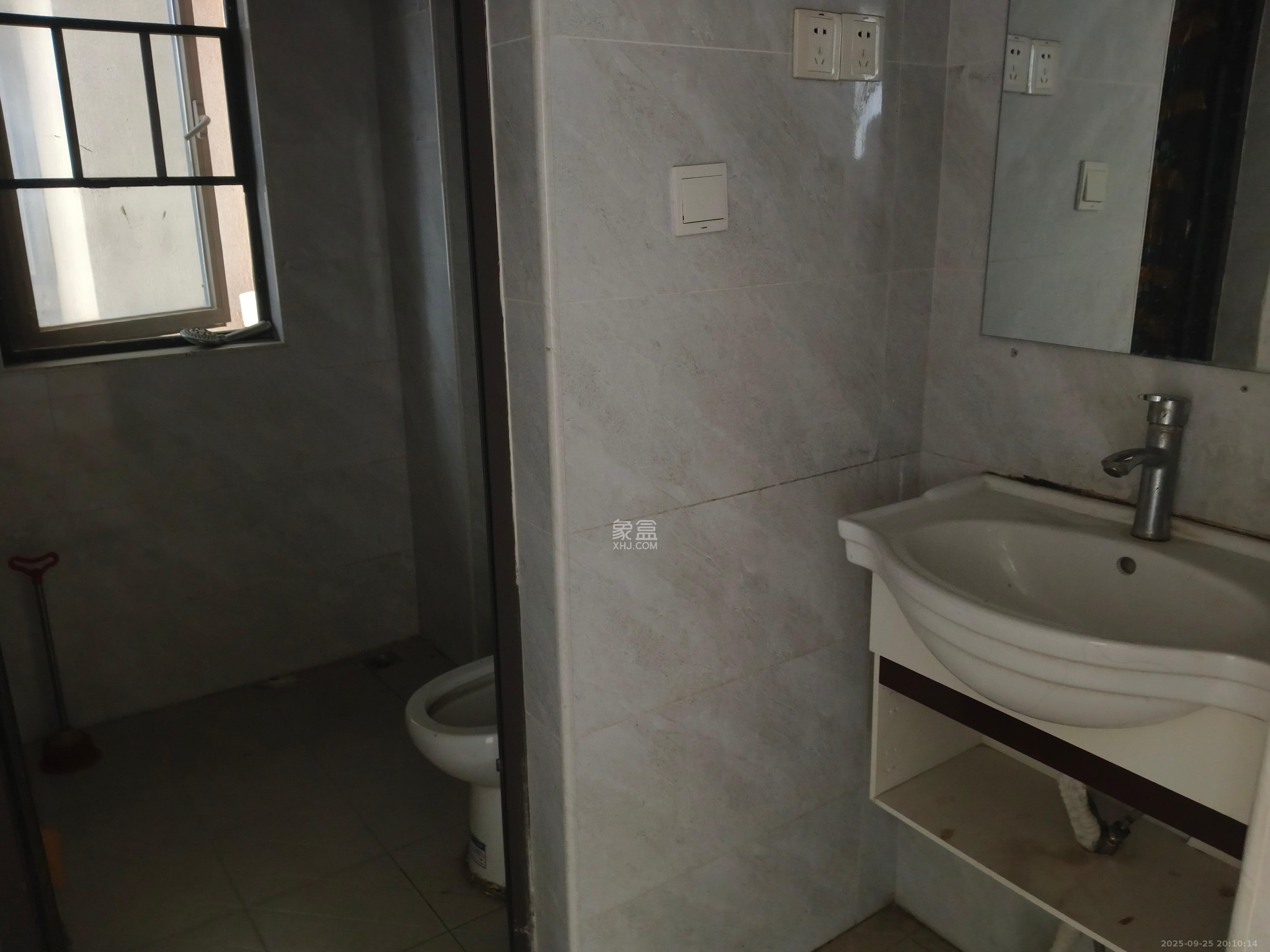 阳光城尚东湾青云苑 3室2厅1卫 2000.0元/月 阳光城尚东湾青云苑 3室2厅1卫 2000.0元/月室内图