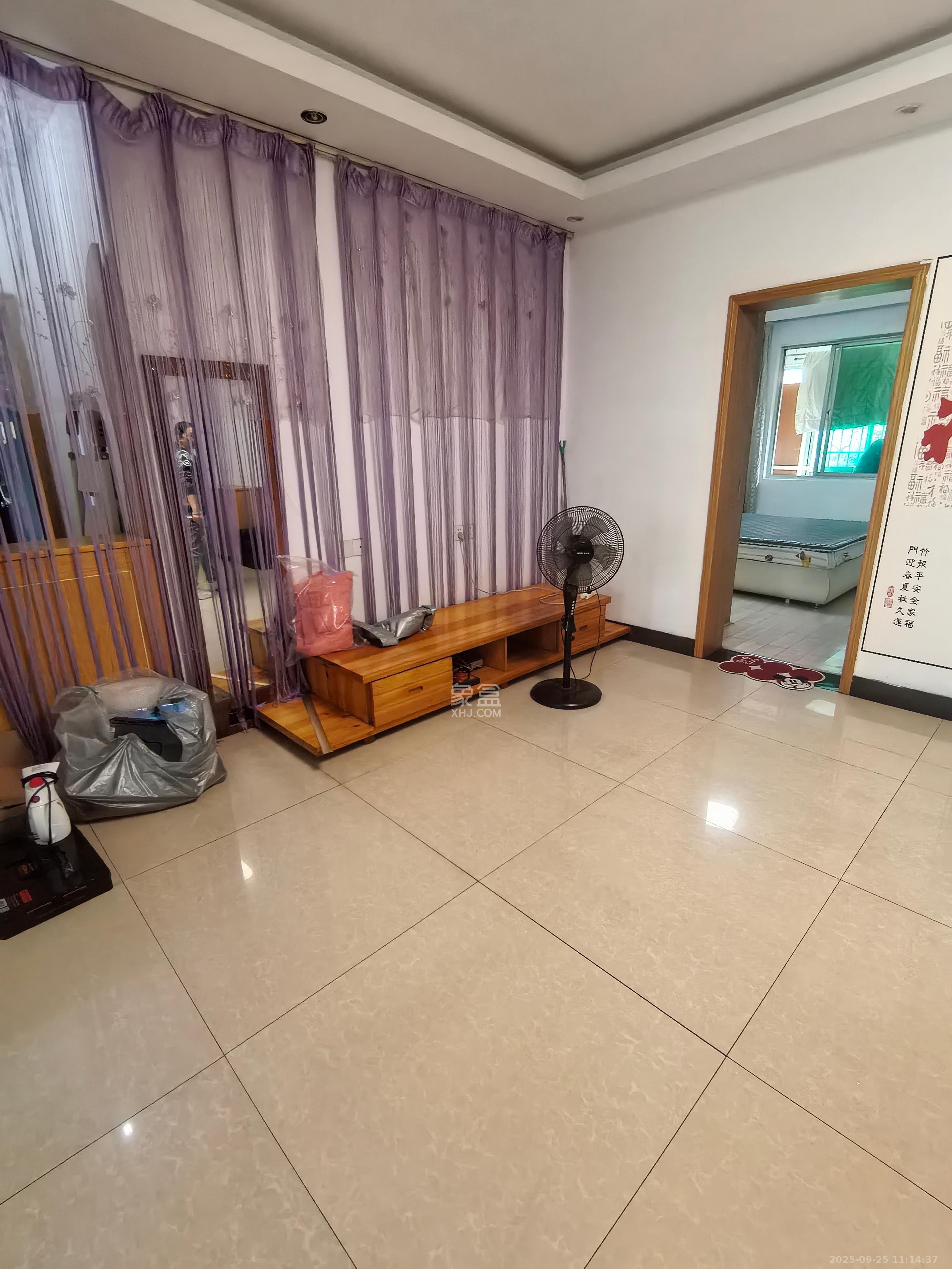 中南汽车世界  3室2厅1卫   1200.00元/月室内图