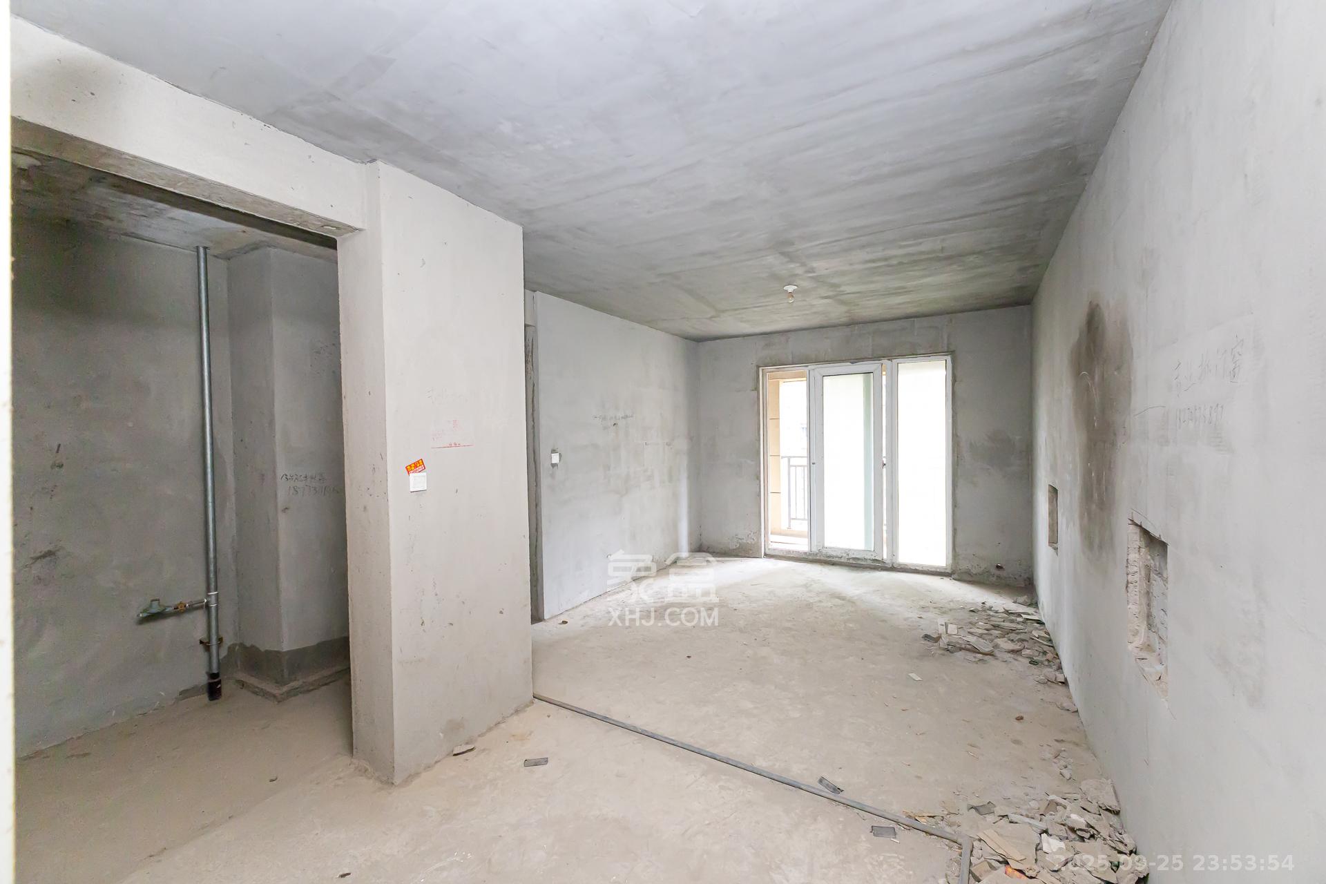 嘉宇银杉（嘉宇西苑）  3室2厅2卫    75.0万客厅