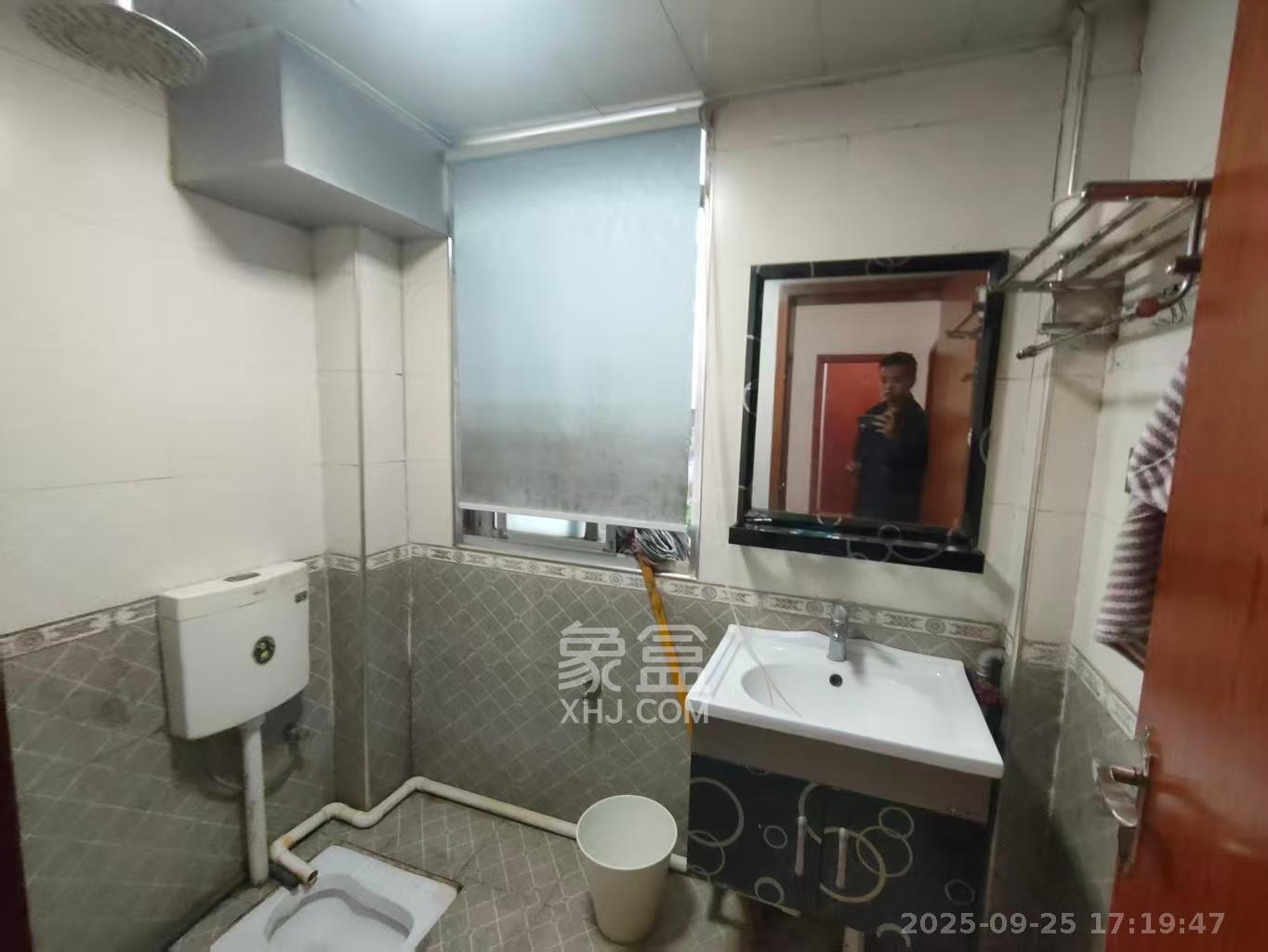 海利宿舍 3室2厅1卫 2100.0元/月 海利宿舍 3室2厅1卫 2100.0元/月室内图