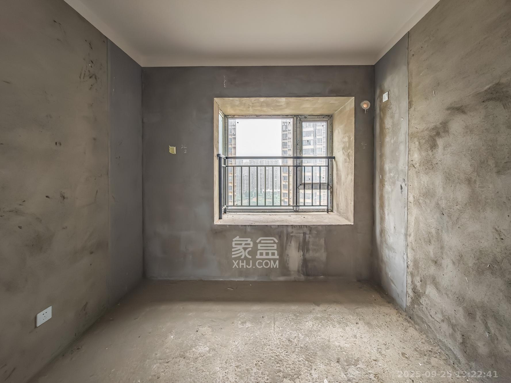 钱隆世家  4室2厅2卫    125.0万卧室