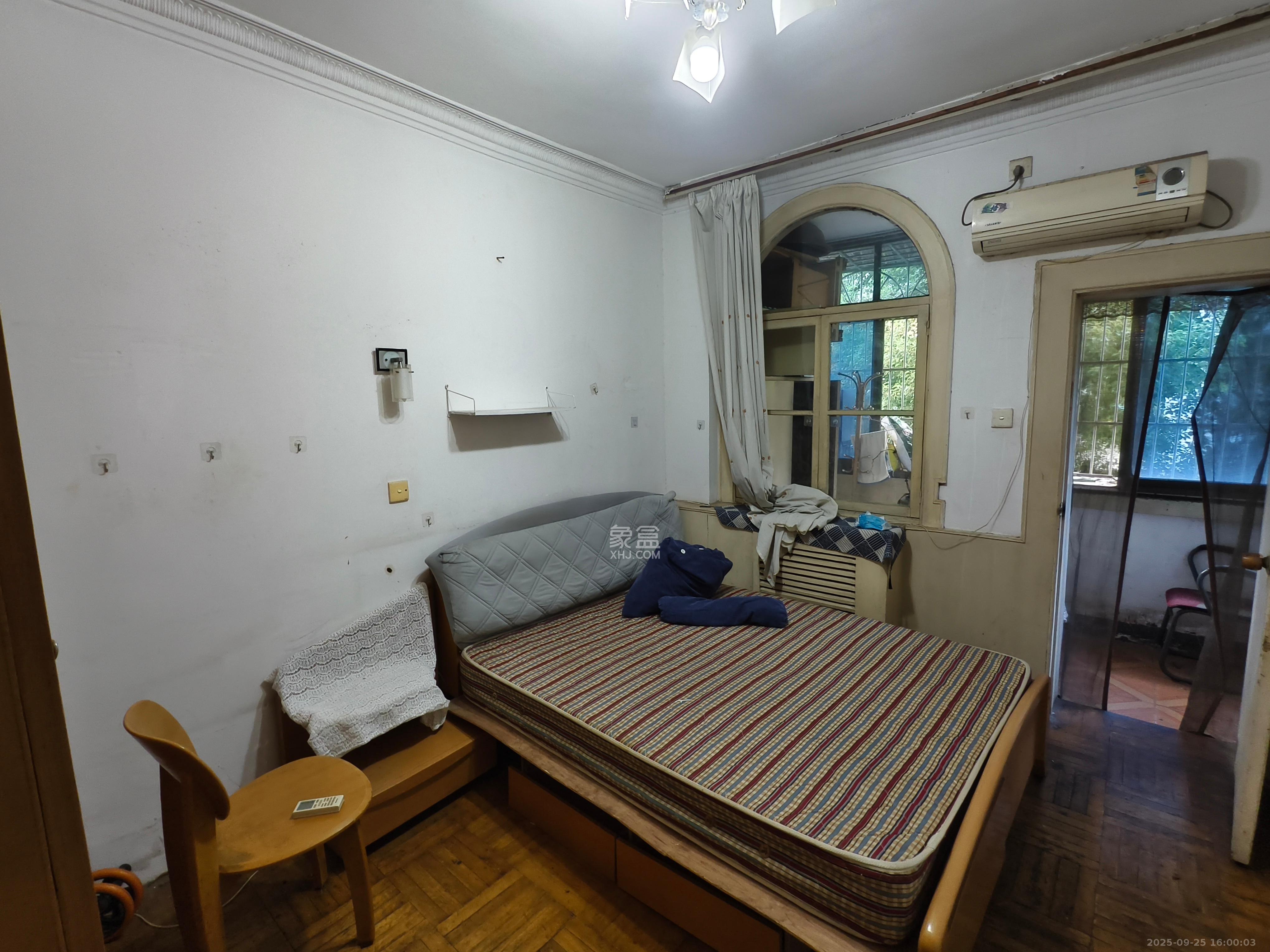 广电南院宿舍 3室2厅1卫 1500.0元/月 广电南院宿舍 3室2厅1卫 1500.0元/月室内图