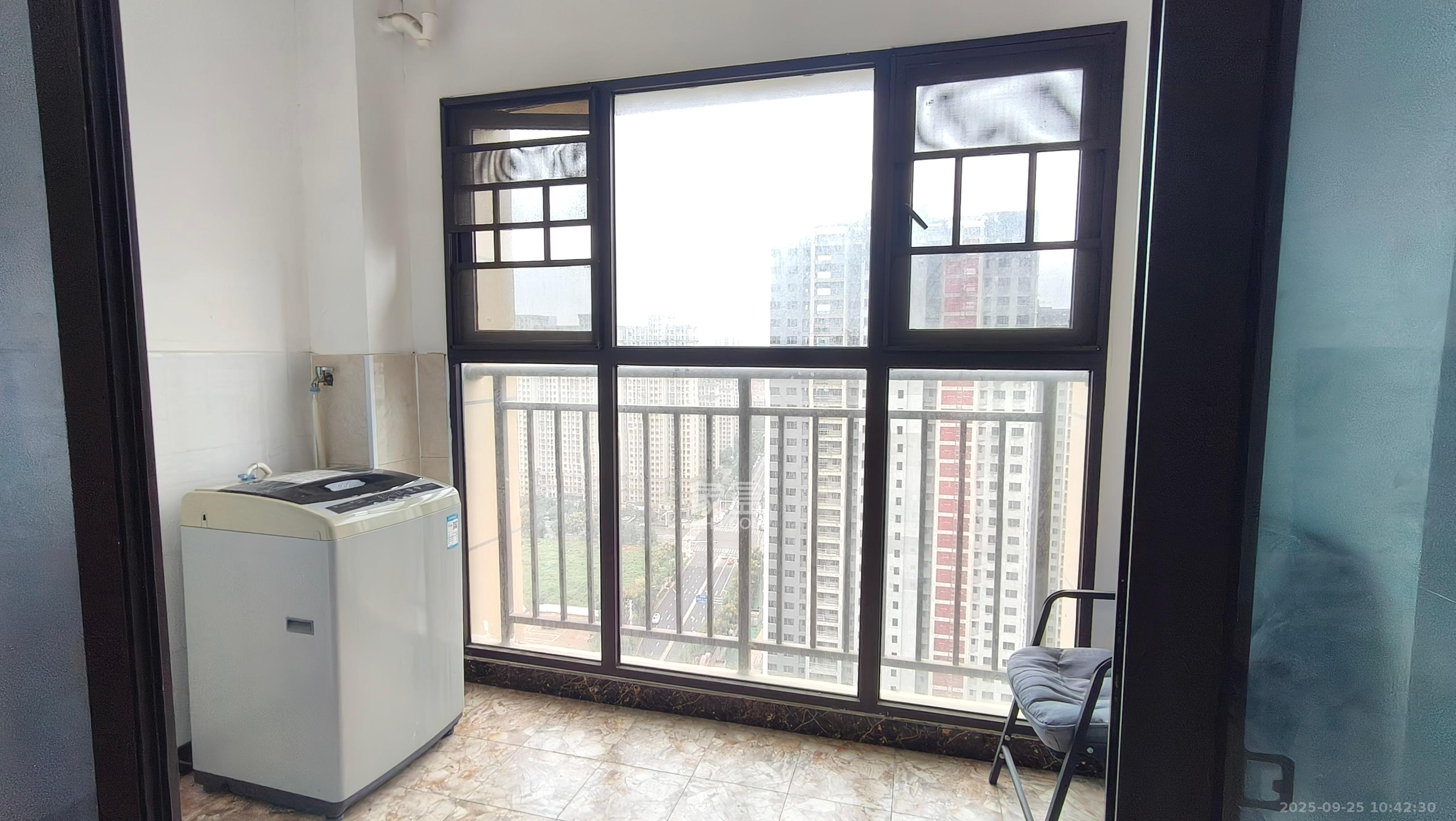 光明E城 3室2厅1卫 2600.0元/月 光明E城 3室2厅1卫 2600.0元/月室内图