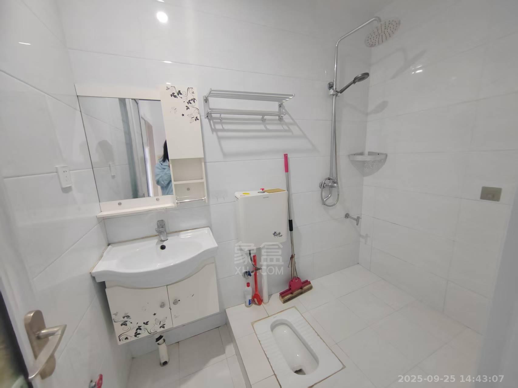 庐山一号 1室1厅1卫 1300.0元/月 庐山一号 1室1厅1卫 1300.0元/月室内图