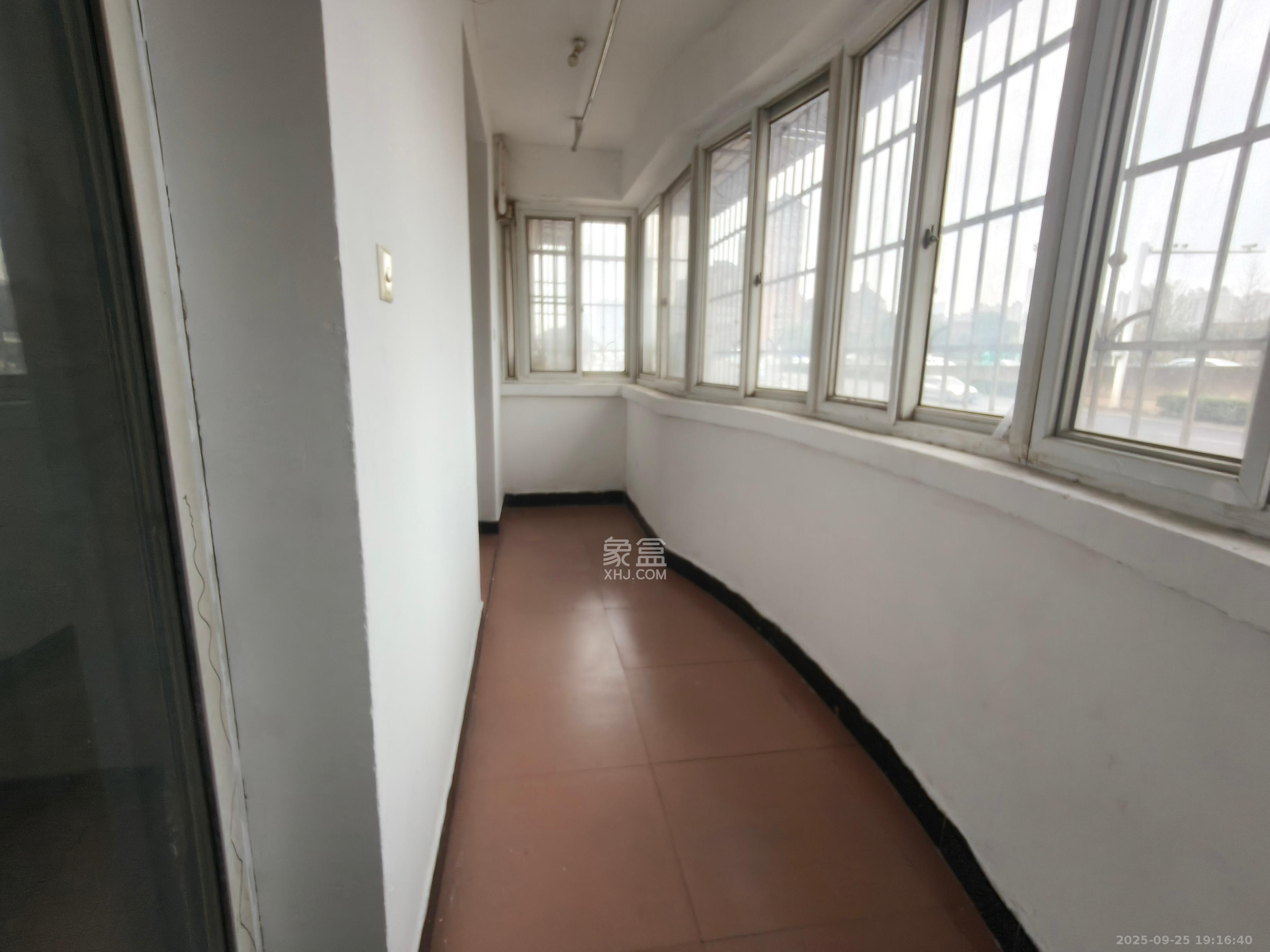 高桥社区高福星小区 3室1厅1卫 1900.0元/月 高桥社区高福星小区 3室1厅1卫 1900.0元/月室内图