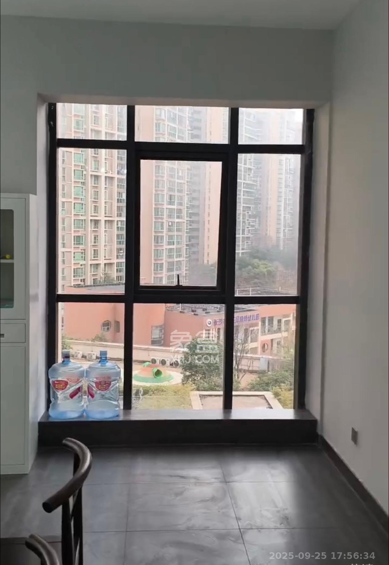 新世界广场 1室1厅1卫 1800.0元/月 新世界广场 1室1厅1卫 1800.0元/月室内图