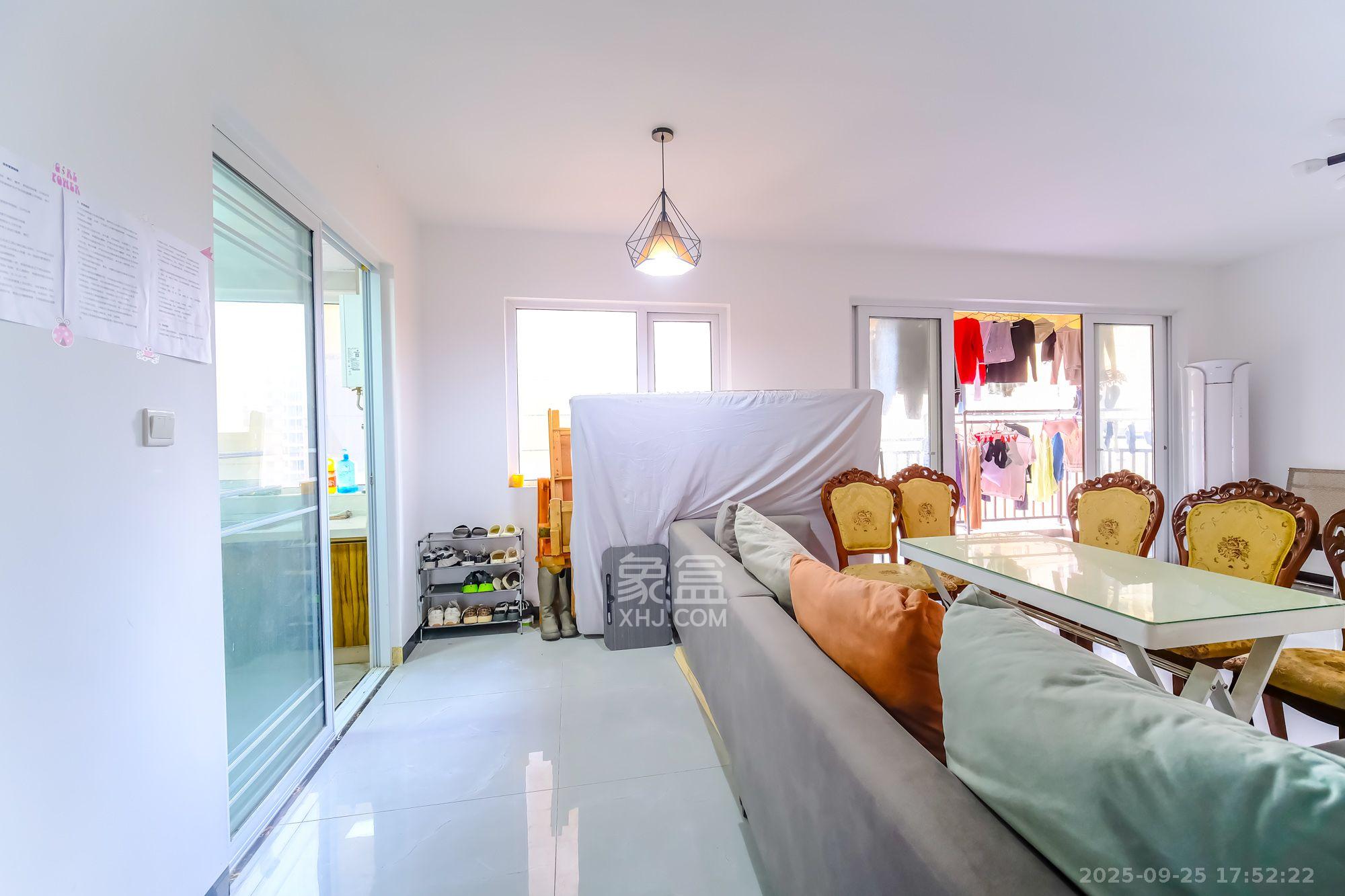 保利香槟国际 4室2厅2卫 2200.0元/月 保利香槟国际 4室2厅2卫 2200.0元/月室内图