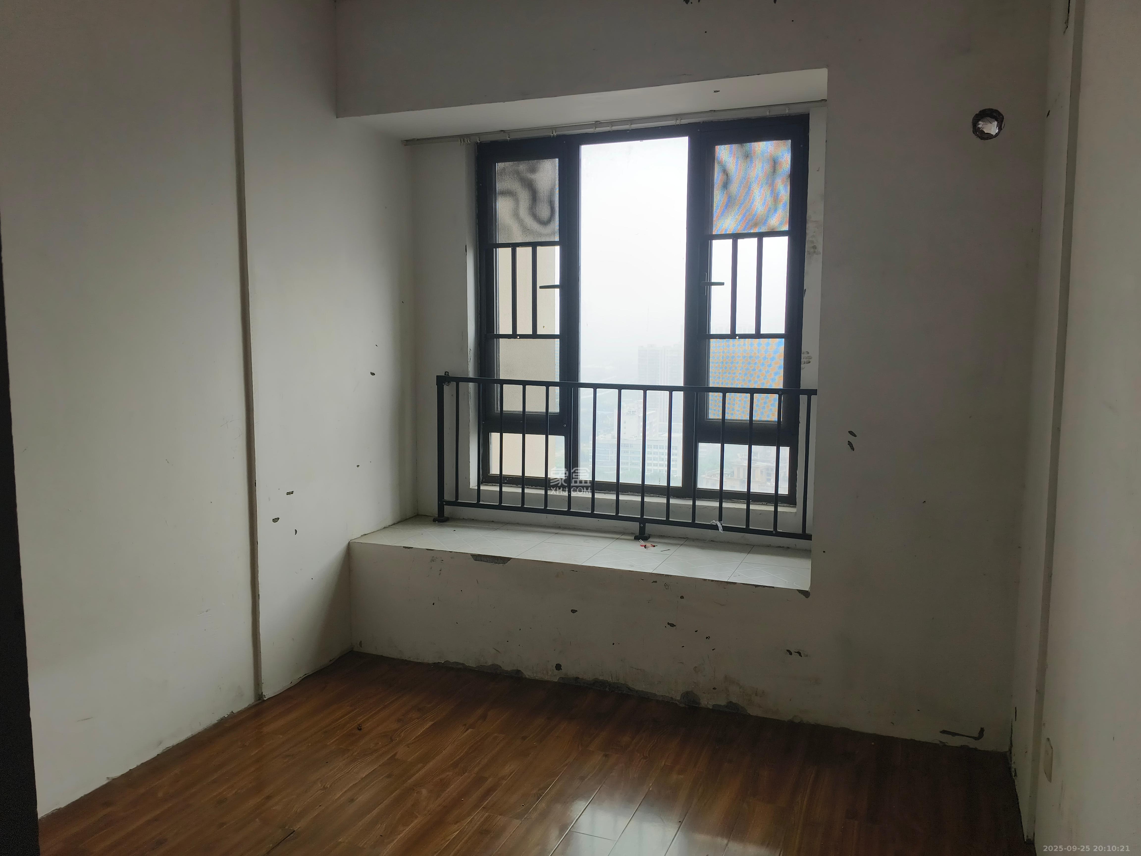 阳光城尚东湾青云苑 3室2厅1卫 2000.0元/月 阳光城尚东湾青云苑 3室2厅1卫 2000.0元/月室内图