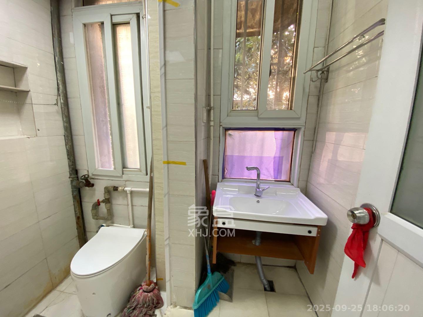 长沙理工大学教职工宿舍金盆岭住宅区(芙蓉路) 2室1厅1卫 1700.0元/月 长沙理工大学教职工宿舍金盆岭住宅区(芙蓉路) 2室1厅1卫 1700.0元/月室内图