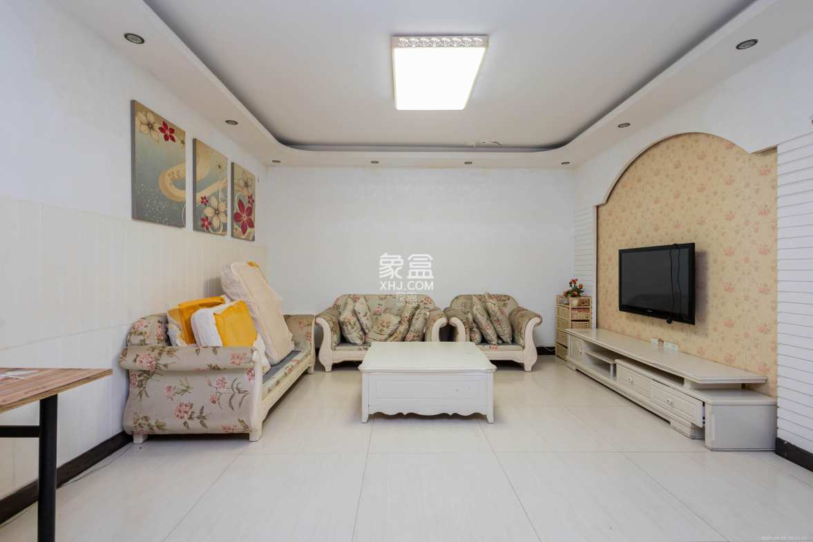 明天一城 2室1厅1卫 39.8万 明天一城 2室1厅1卫 39.8万客厅