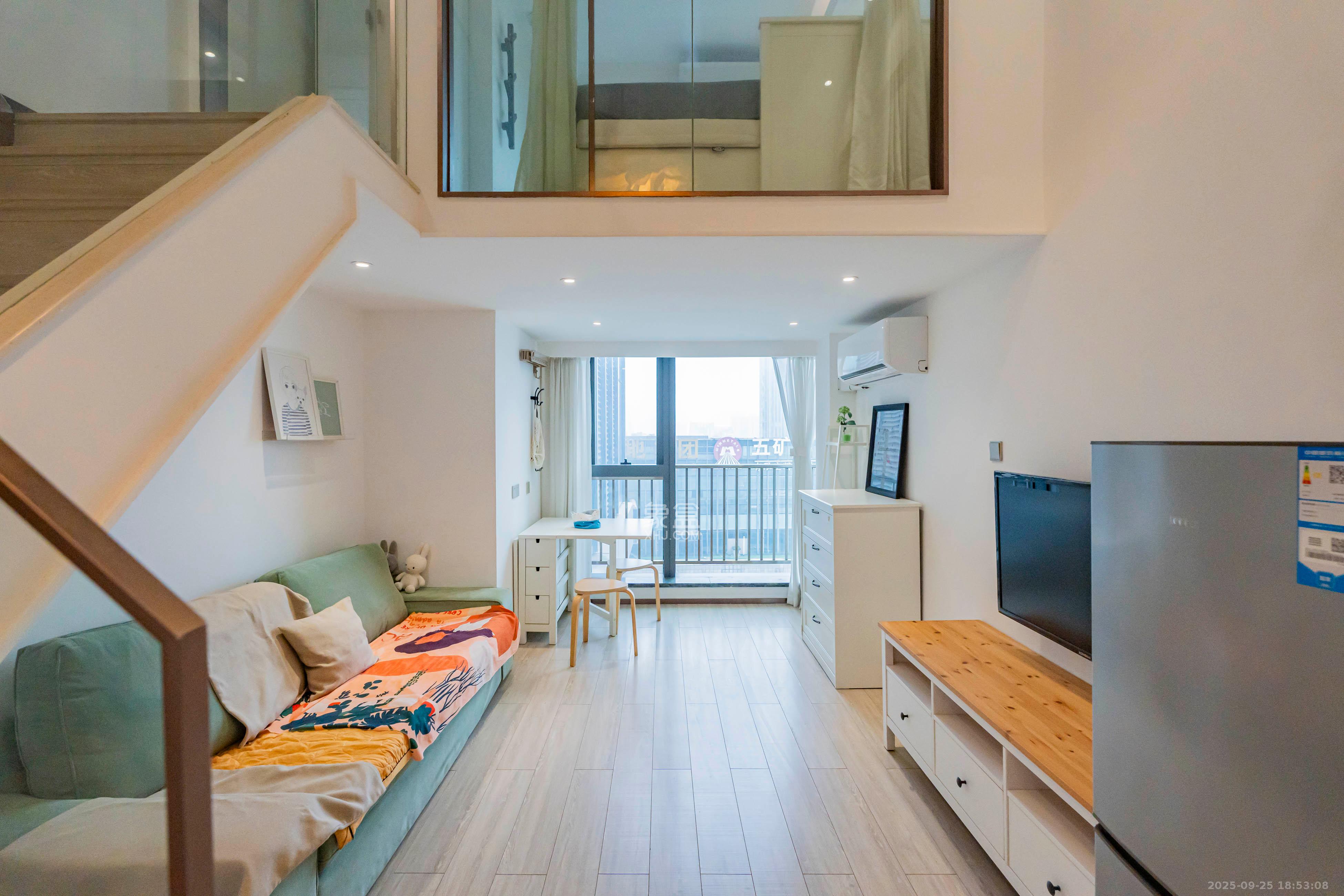 华远华时代 2室1厅1卫 48.0万 华远华时代 2室1厅1卫 48.0万客厅