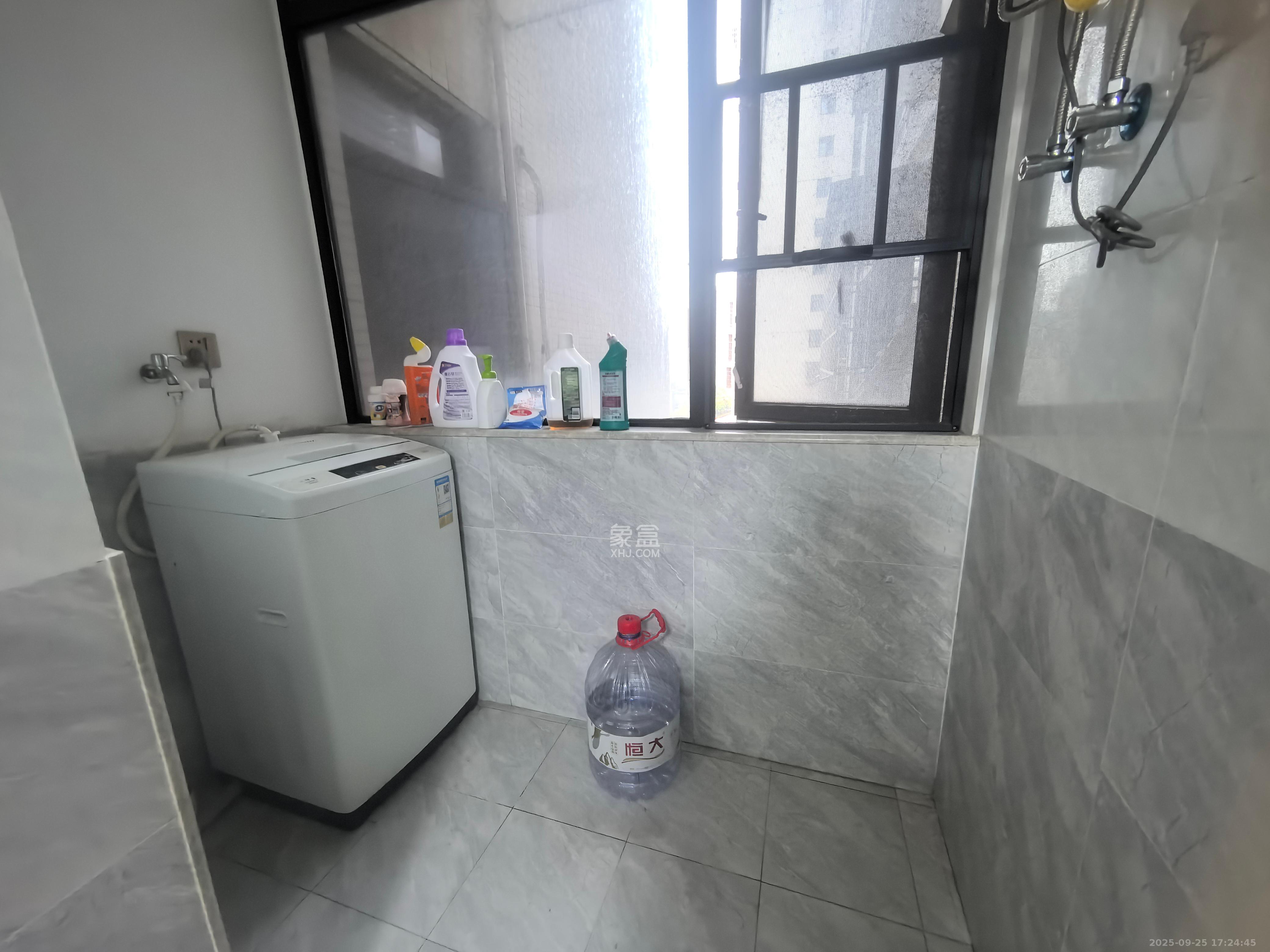 和庄  3室2厅2卫    2800.0元/月室内图