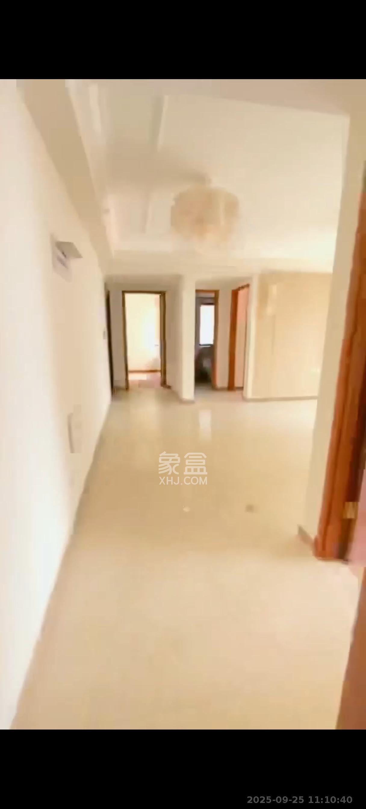 恒大翡翠华庭 3室2厅2卫 60.0万 恒大翡翠华庭 3室2厅2卫 60.0万客厅