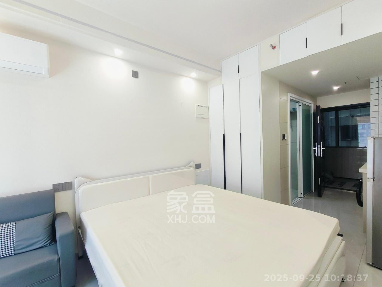 保利天禧EF区  1室1厅1卫    1600.0元/月室内图