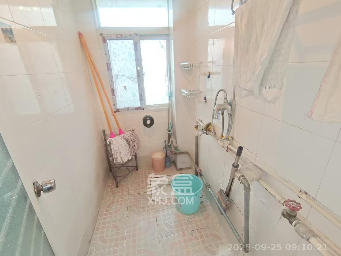 新开铺176号（环线拆迁指挥部）  3室1厅1卫    1600.0元/月室内图