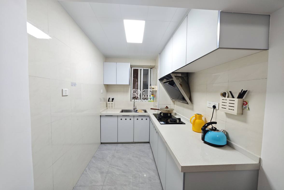 丽都花园 3室2厅2卫 126.0万 丽都花园 3室2厅2卫 126.0万客厅