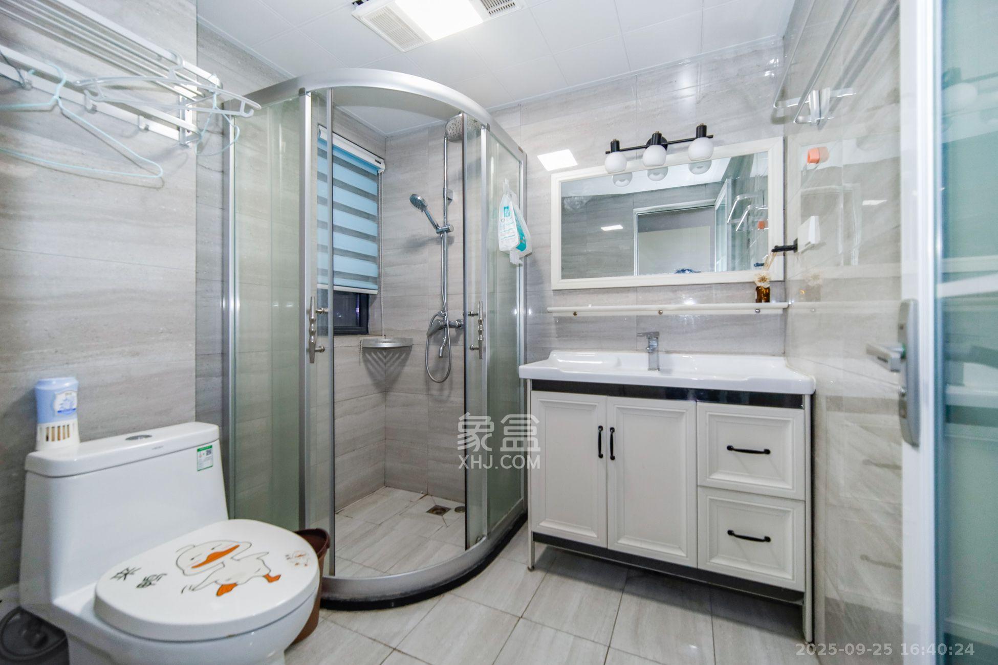 华润翡翠府 3室2厅2卫 3500.0元/月 华润翡翠府 3室2厅2卫 3500.0元/月室内图