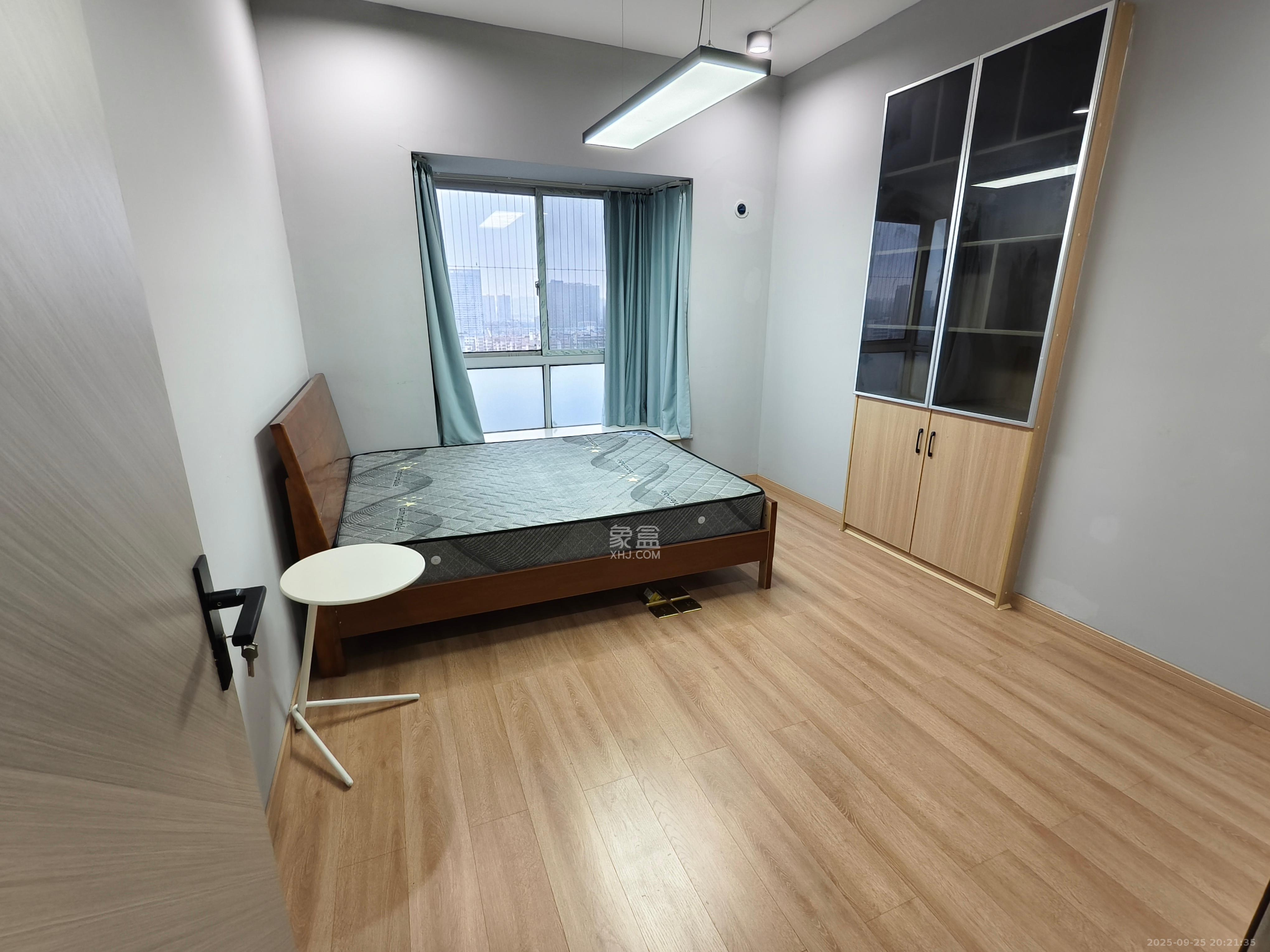 湘林家园（湘林小区电梯房）  4室2厅2卫    4800.0元/月室内图