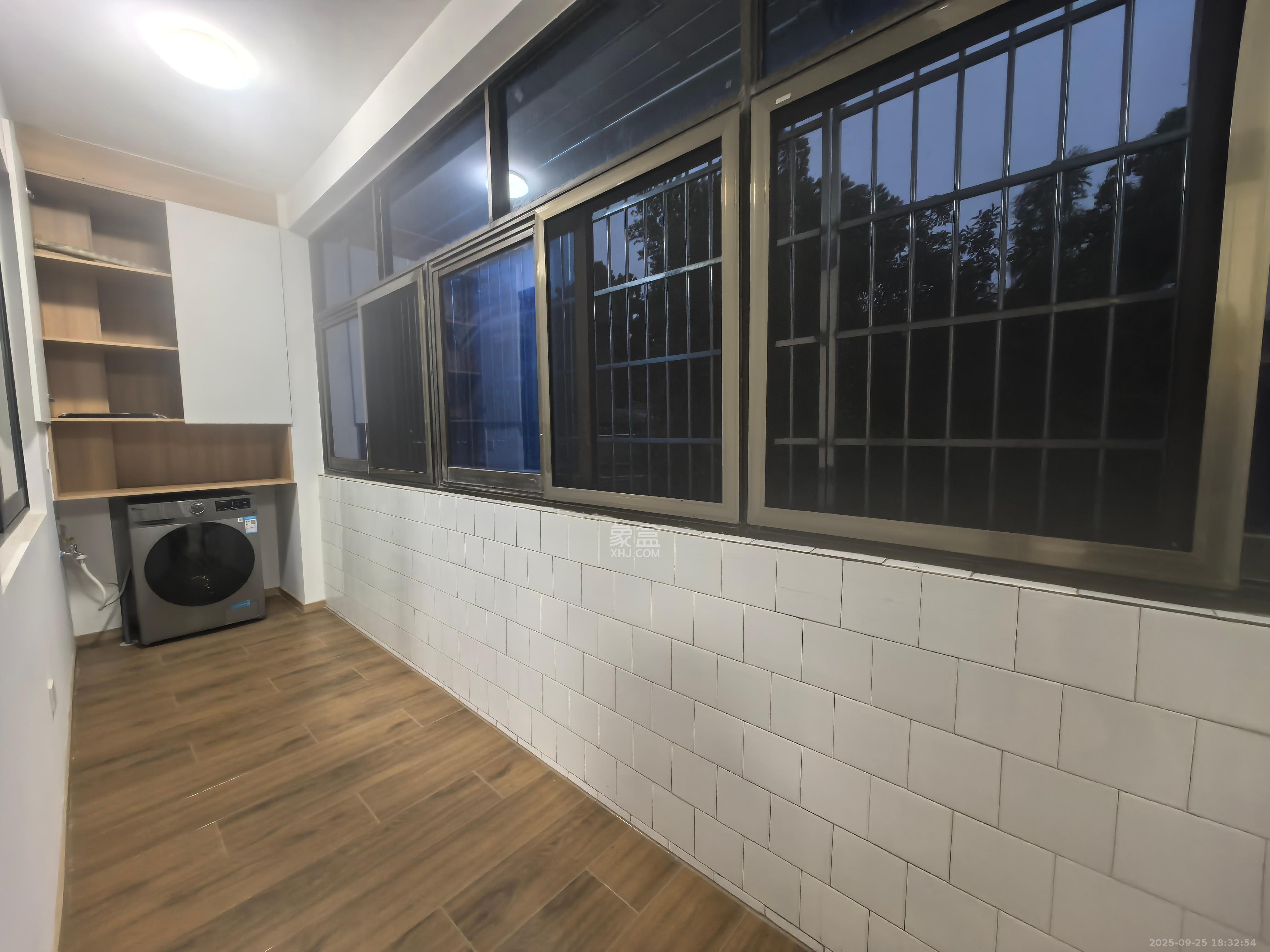 净园小区 3室2厅1卫 2600.0元/月 净园小区 3室2厅1卫 2600.0元/月室内图