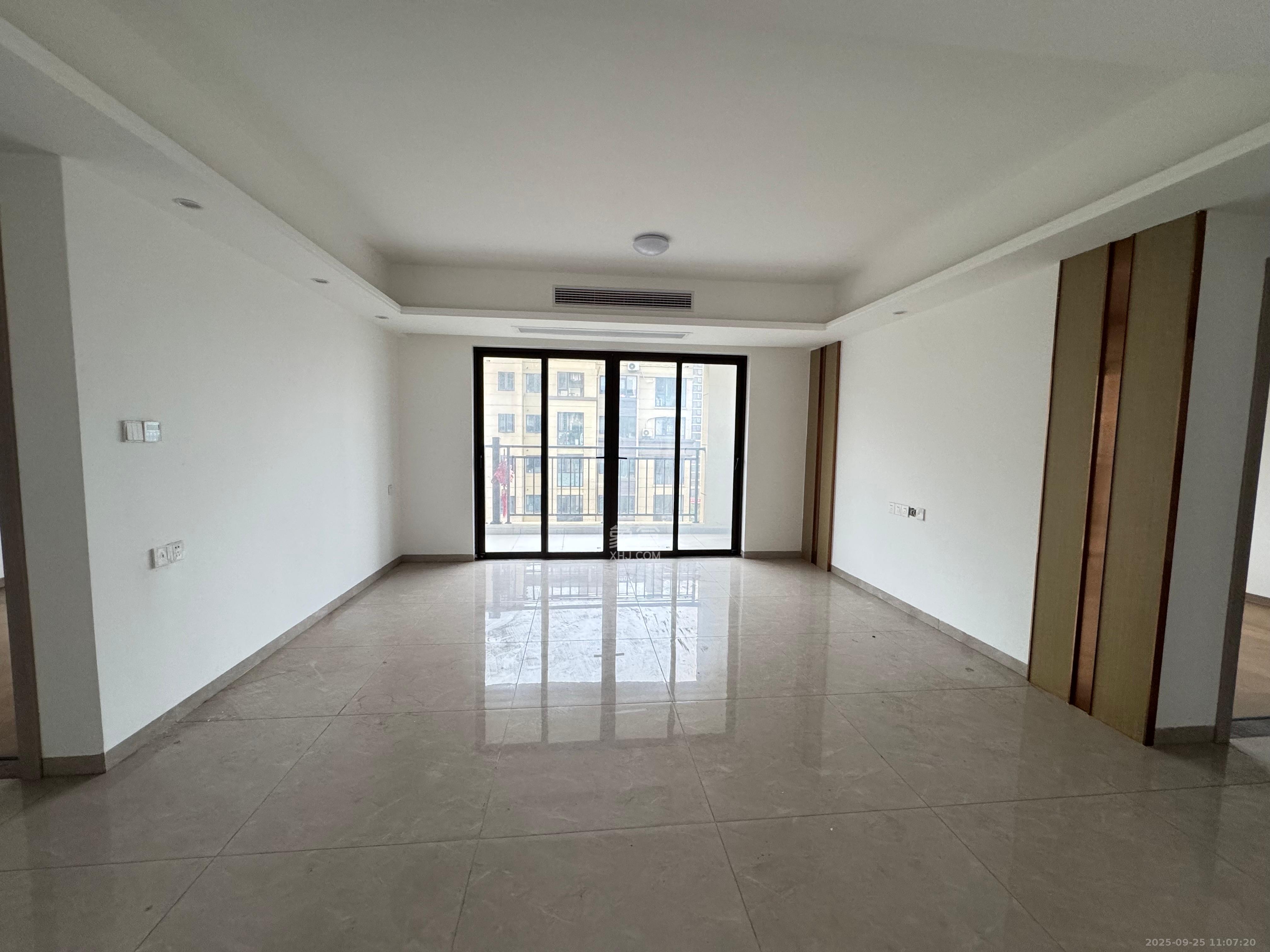 春晖花园  5室2厅2卫    2500.0元/月 春晖花园  5室2厅2卫    2500.0元/月