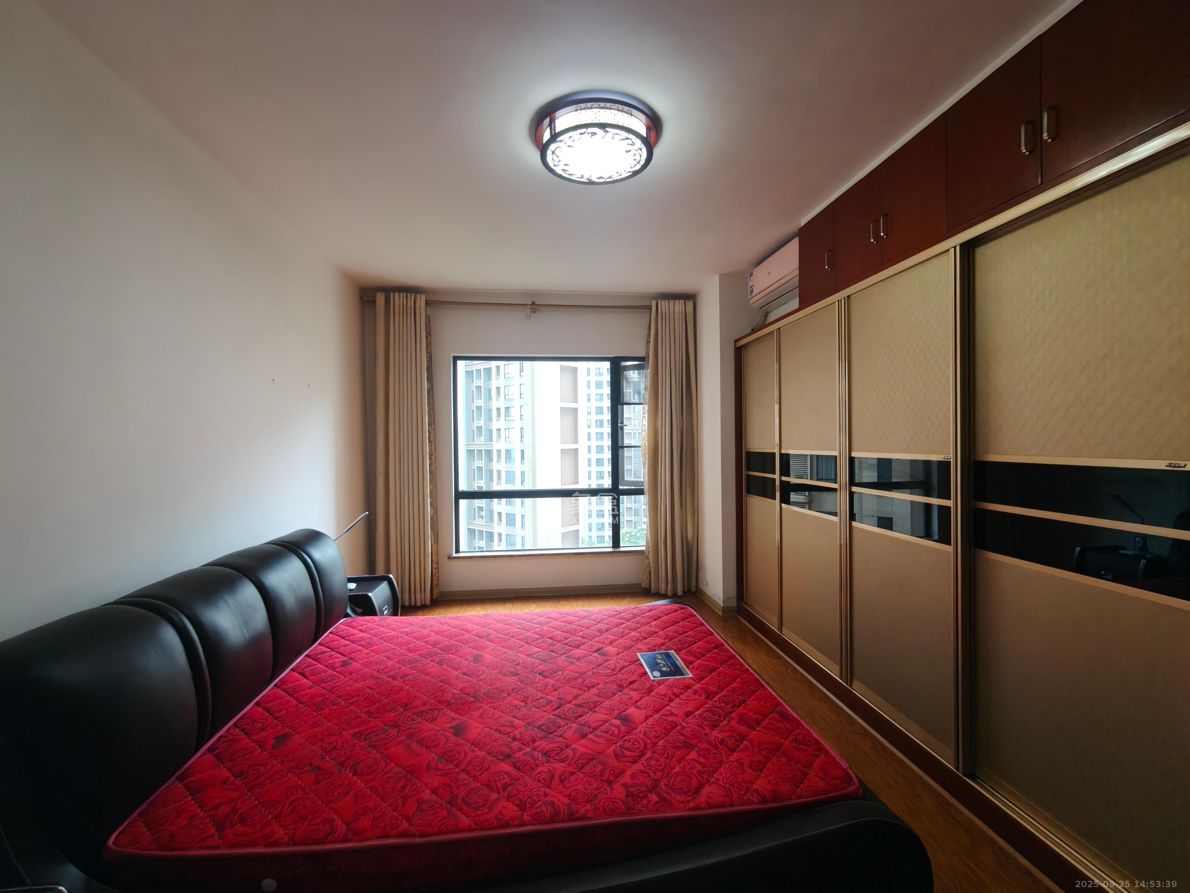 达美D6区 4室2厅2卫 4500.0元/月 达美D6区 4室2厅2卫 4500.0元/月室内图