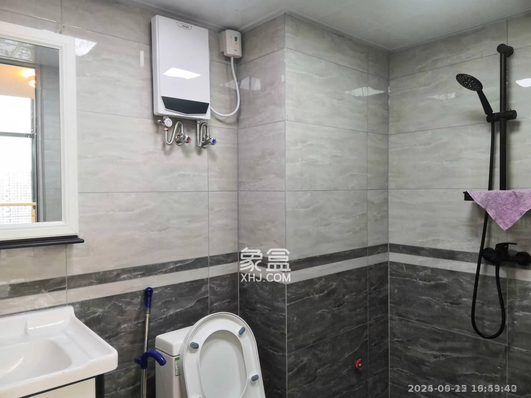 东盈商业广场(华泉城市广场) 1室1厅1卫 2300.0元/月 东盈商业广场(华泉城市广场) 1室1厅1卫 2300.0元/月室内图