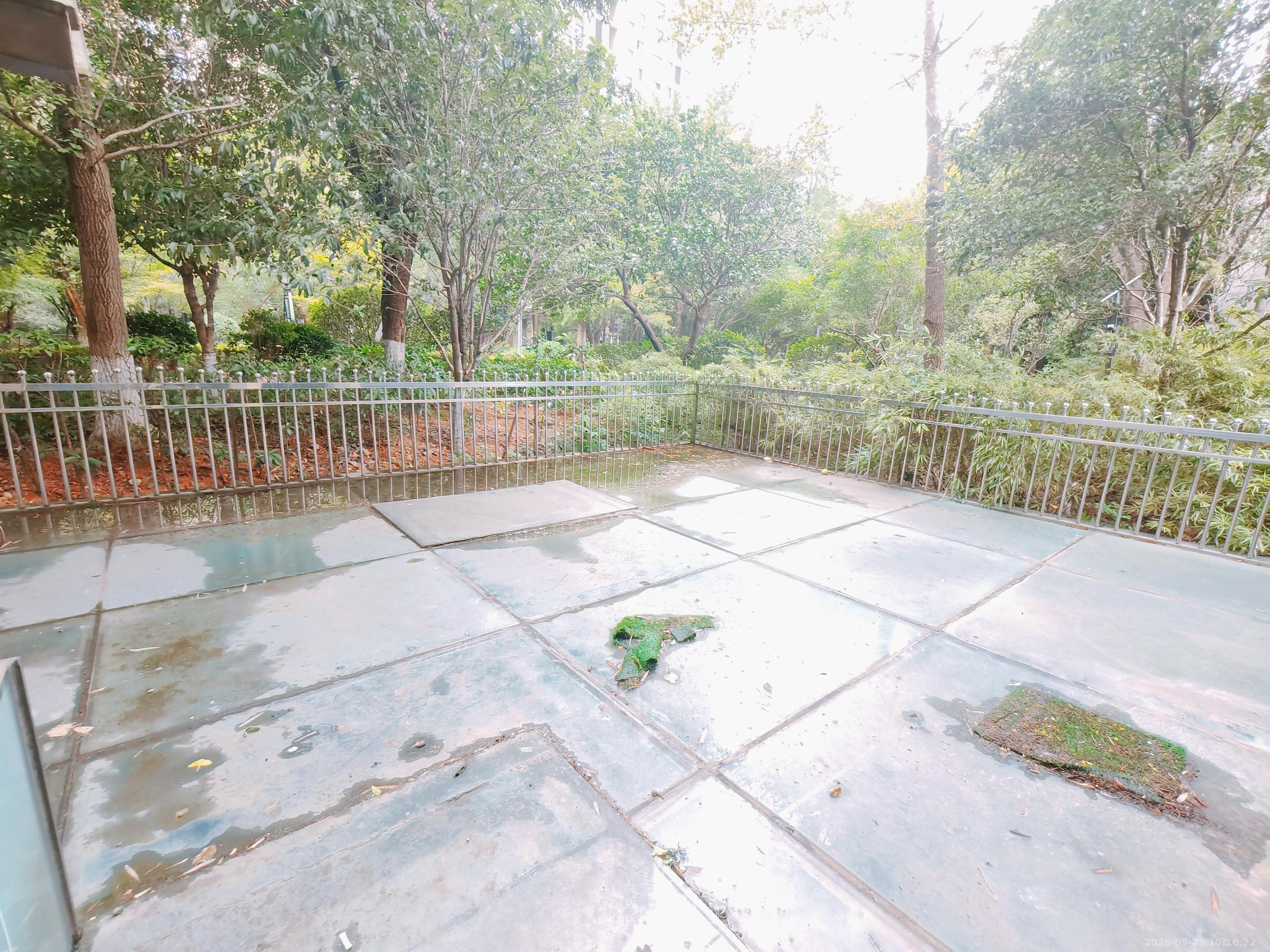 绿地中央广场  4室2厅1卫    5000.0元/月 绿地中央广场  4室2厅1卫    5000.0元/月室内图