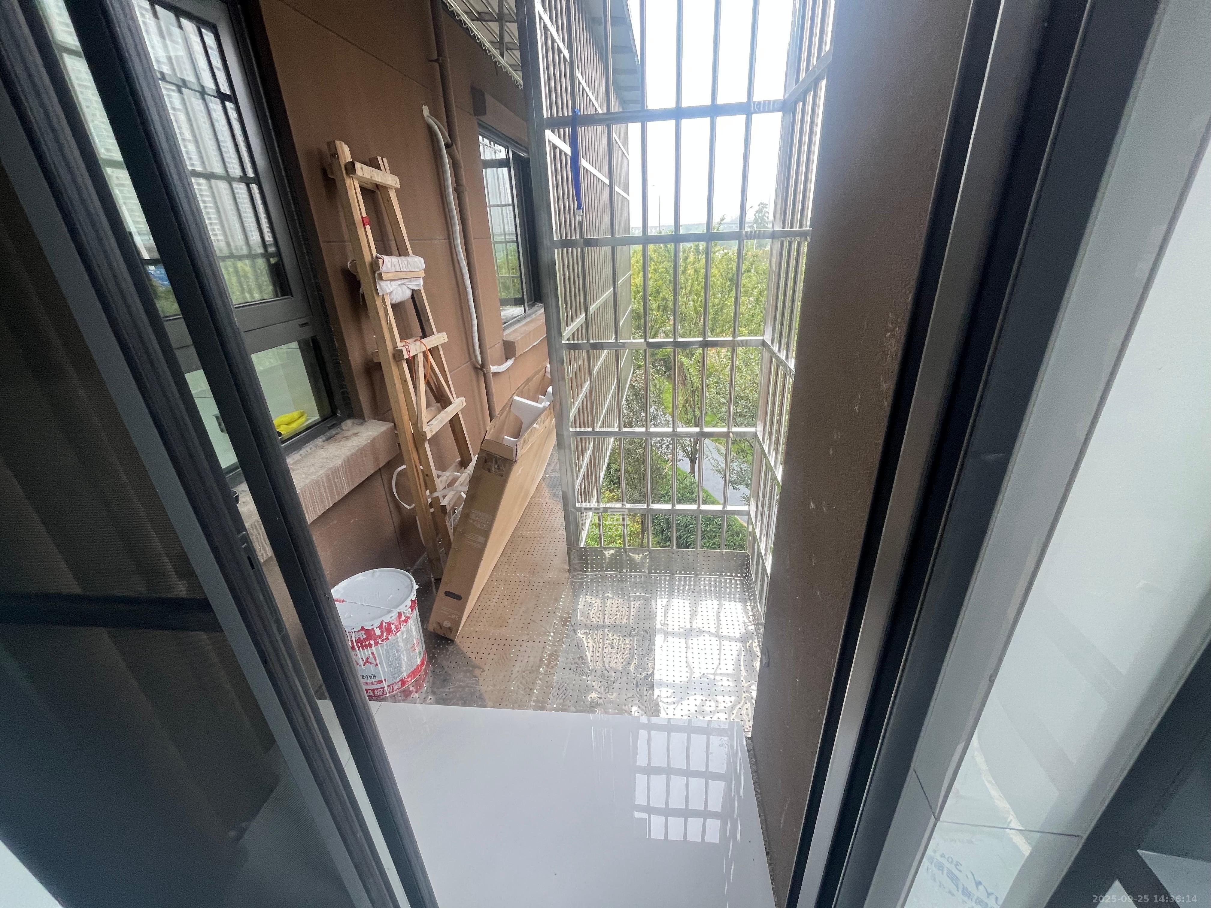 和景家园一期  3室2厅2卫   2400.00元/月室内图