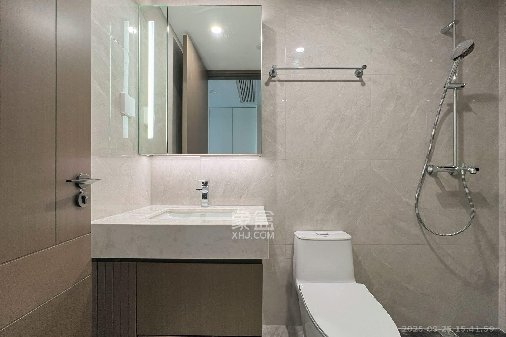 滨江府1913 4室2厅3卫 11500.0元/月 滨江府1913 4室2厅3卫 11500.0元/月室内图