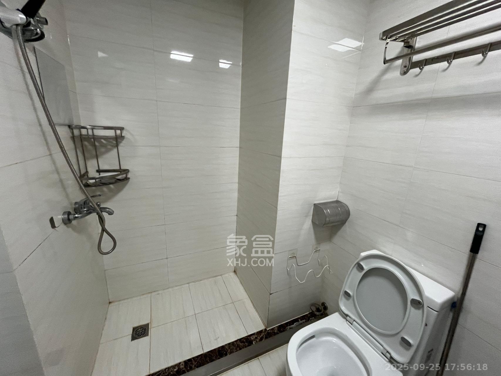 北辰三角洲E4区  1室1厅1卫    1800.0元/月室内图