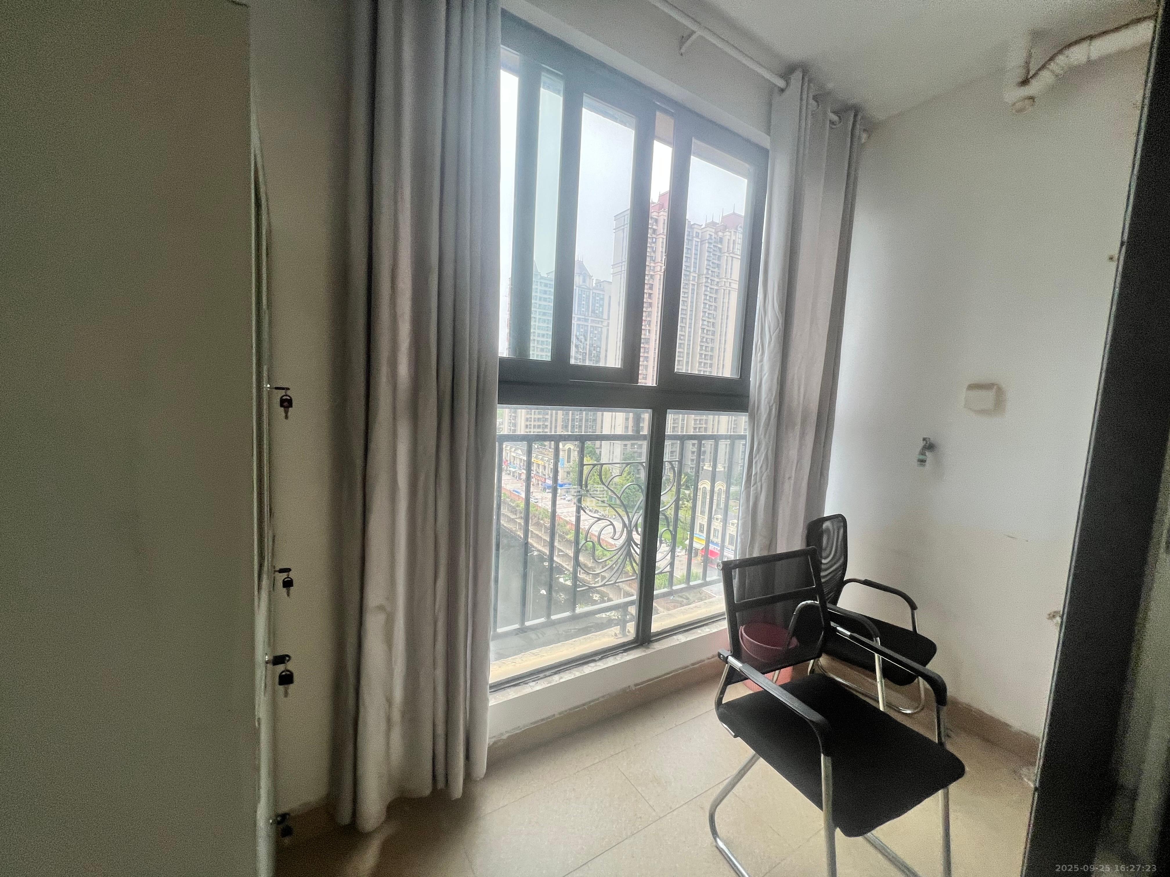 恒大国际广场 2室2厅1卫 1100.0元/月 恒大国际广场 2室2厅1卫 1100.0元/月室内图