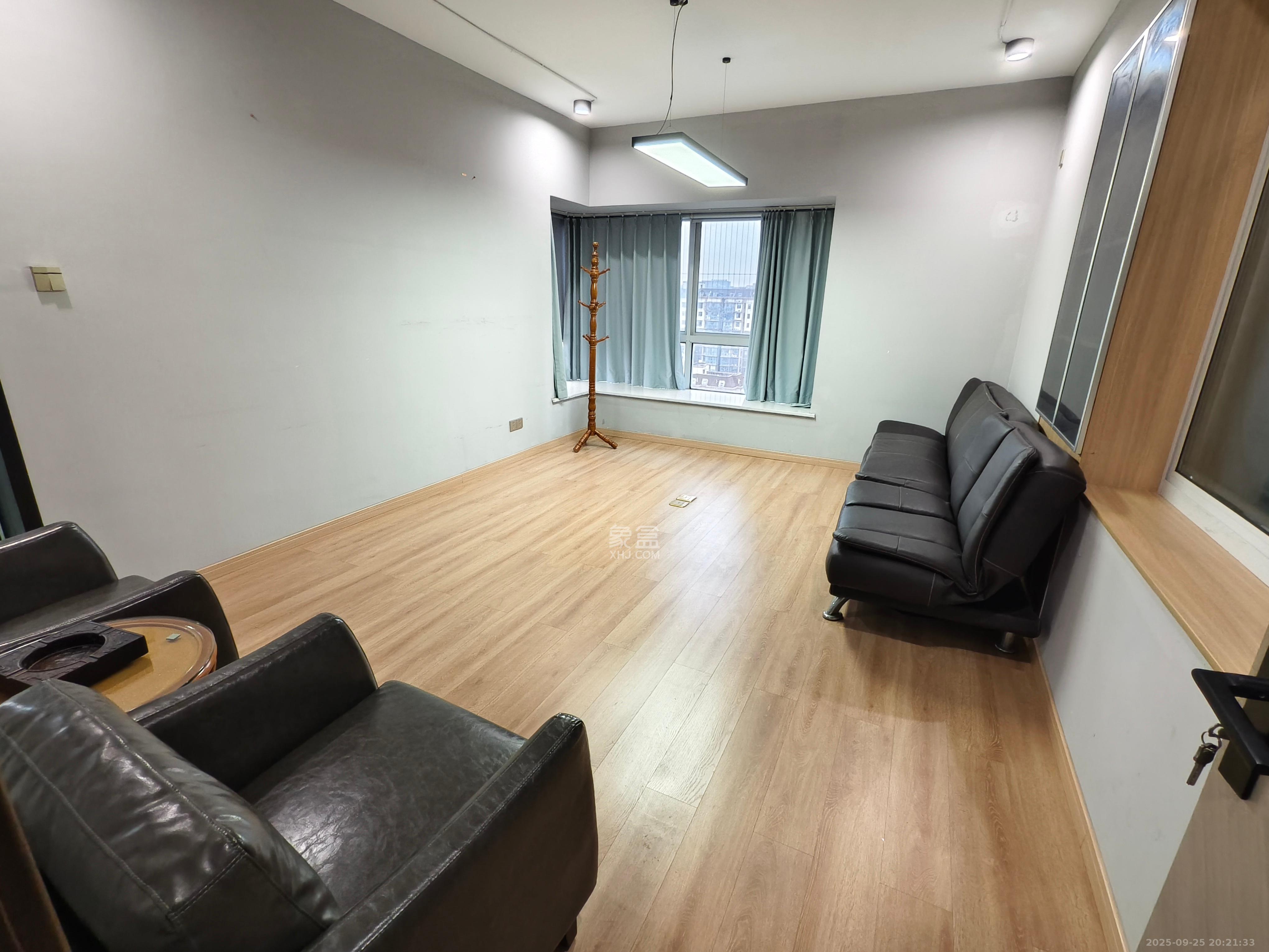 湘林家园（湘林小区电梯房）  4室2厅2卫    4800.0元/月室内图