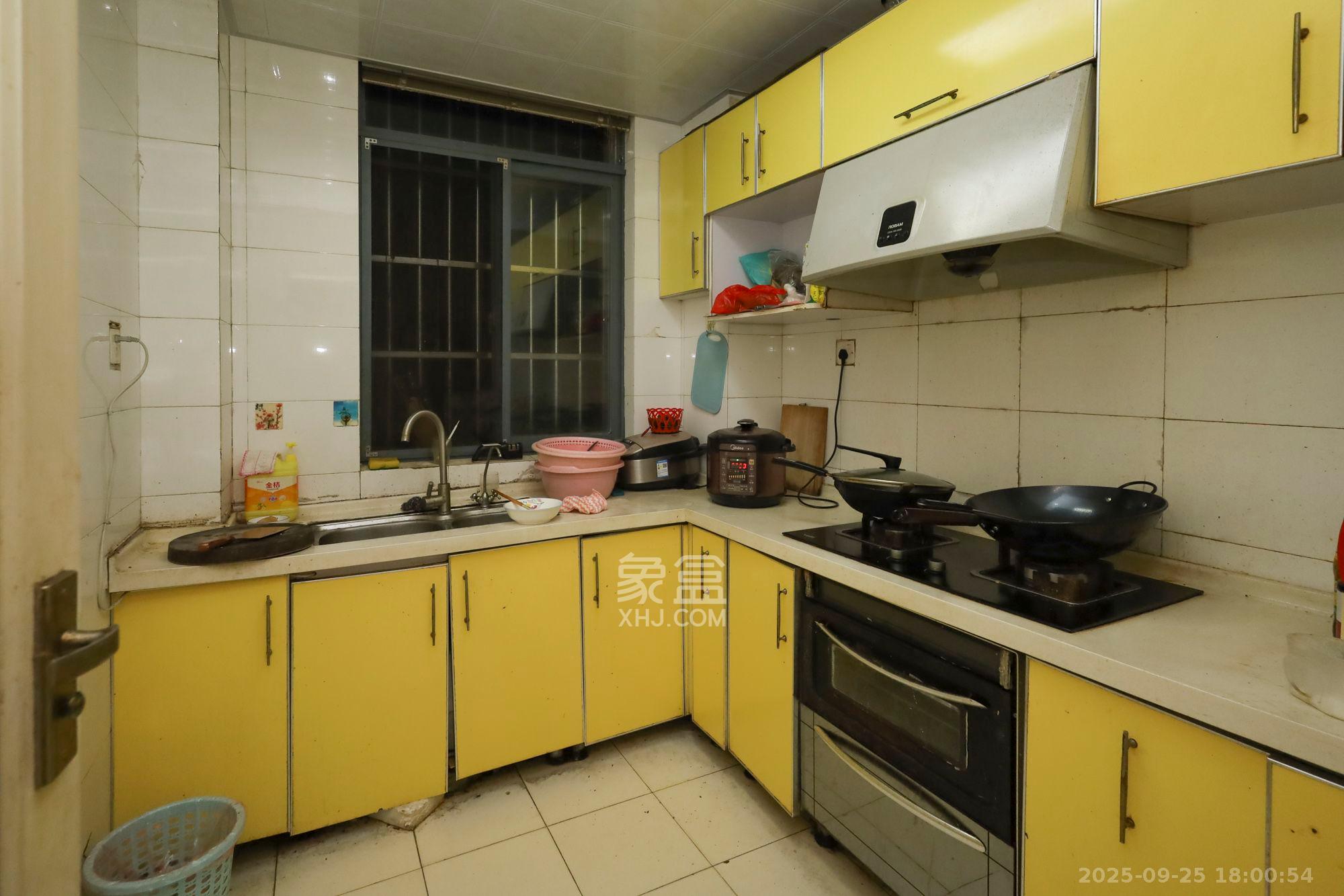 枫林绿洲 3室2厅2卫 2500.0元/月 枫林绿洲 3室2厅2卫 2500.0元/月室内图