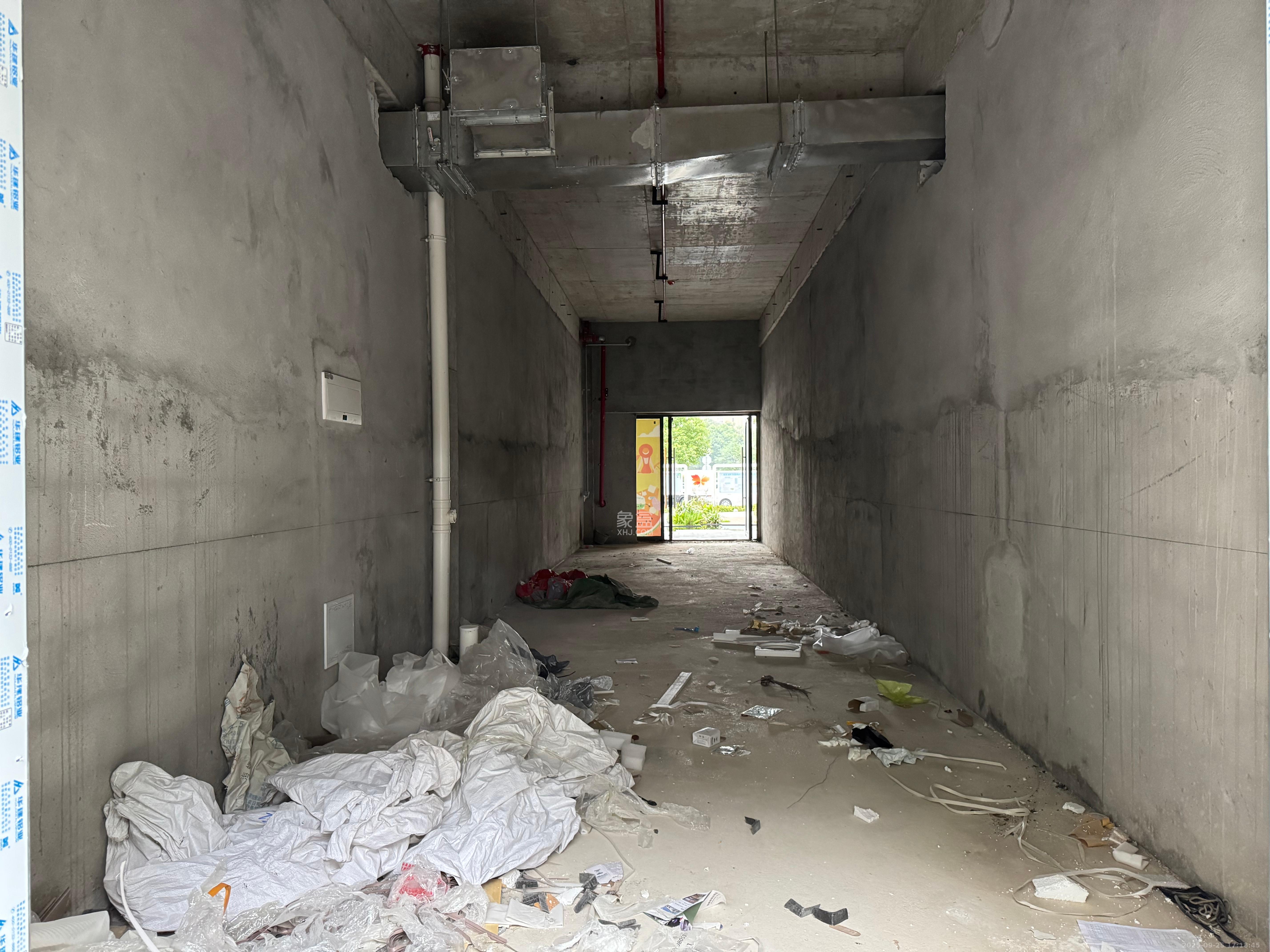 金地峯范   58.0㎡      8000.0元/月室内图