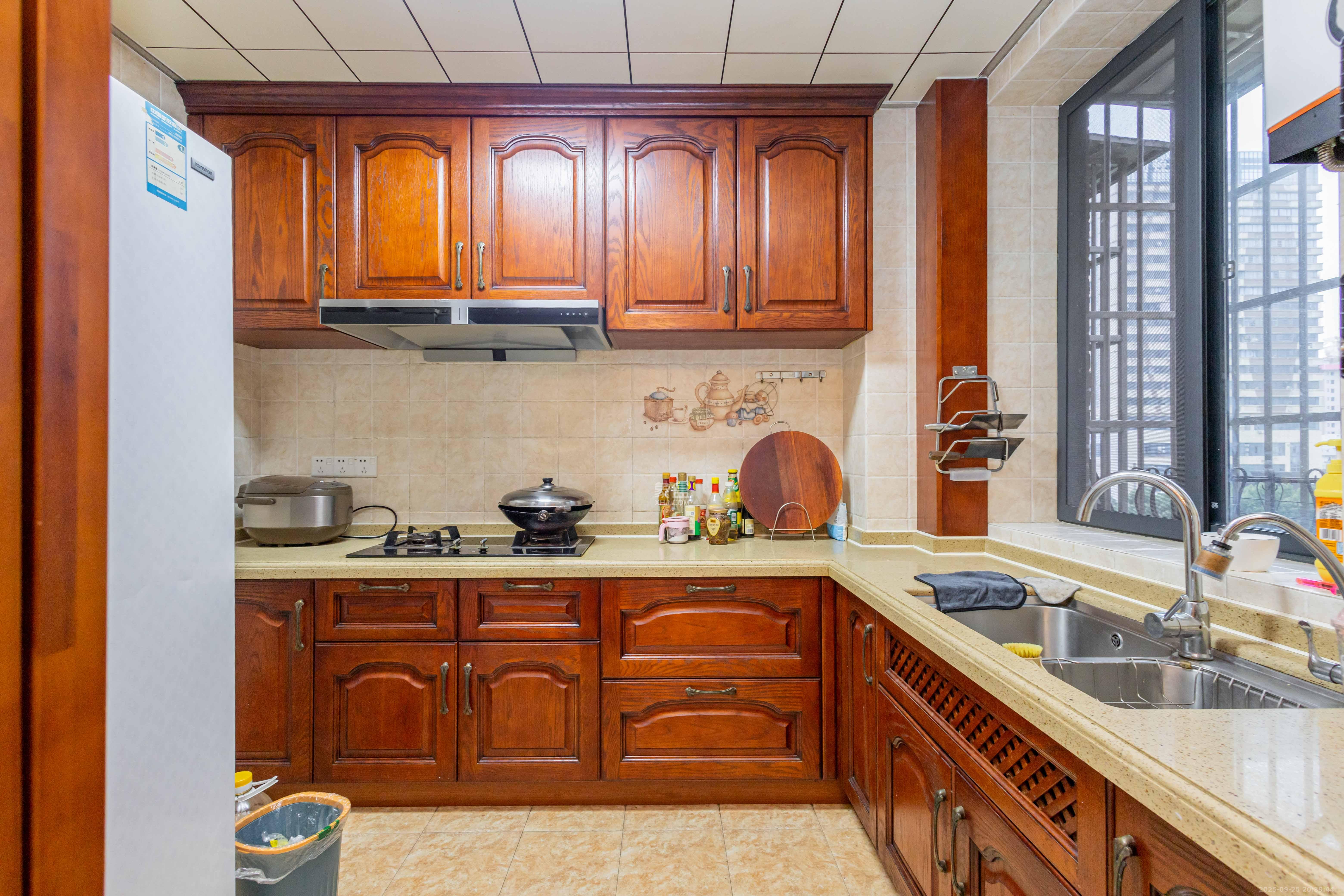 博雅湘水湾  3室2厅2卫    65.8万厨房