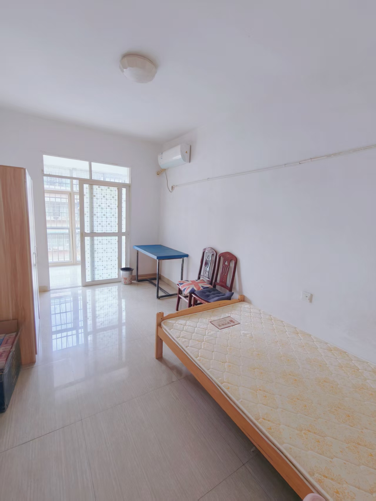 雅士林安置房  3室2厅2卫    1400.0元/月 雅士林安置房  3室2厅2卫    1400.0元/月室内图