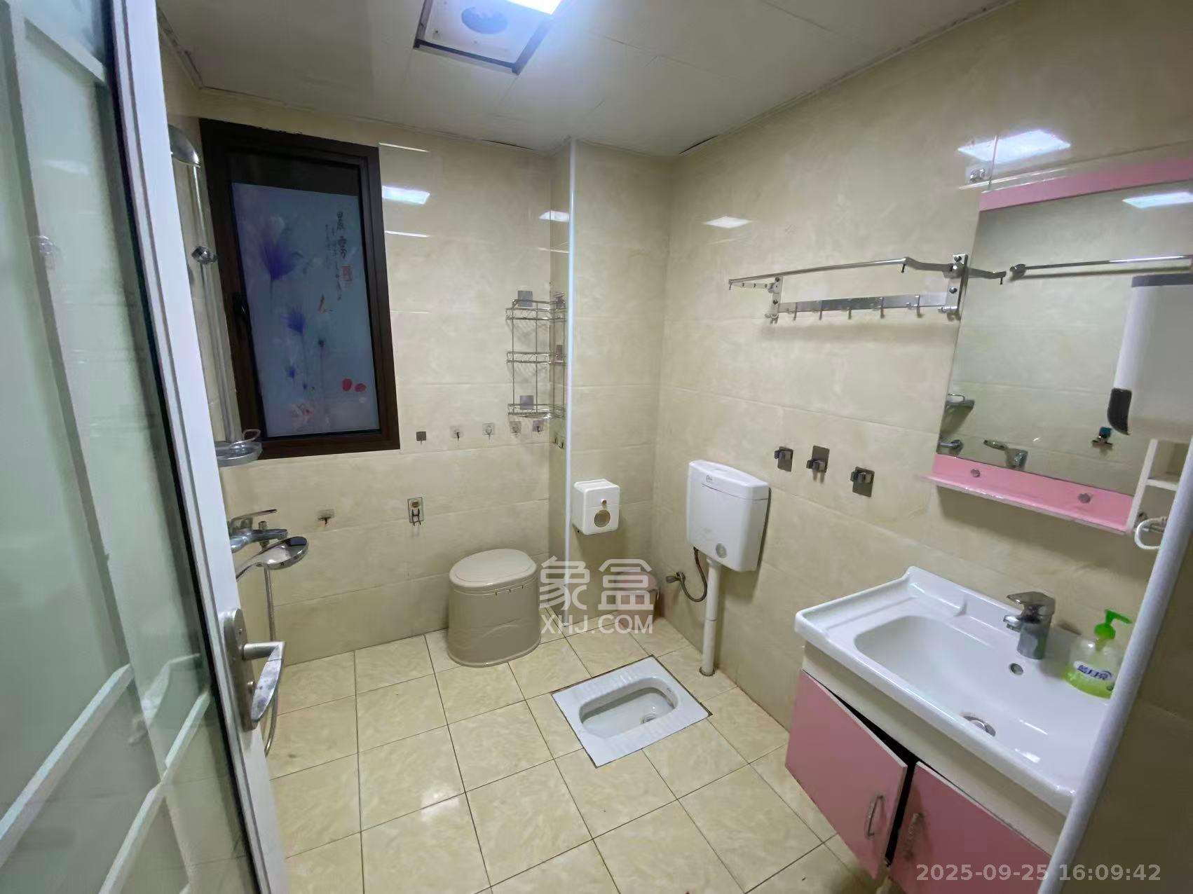 山语城三期 3室2厅1卫 1600.0元/月 山语城三期 3室2厅1卫 1600.0元/月室内图