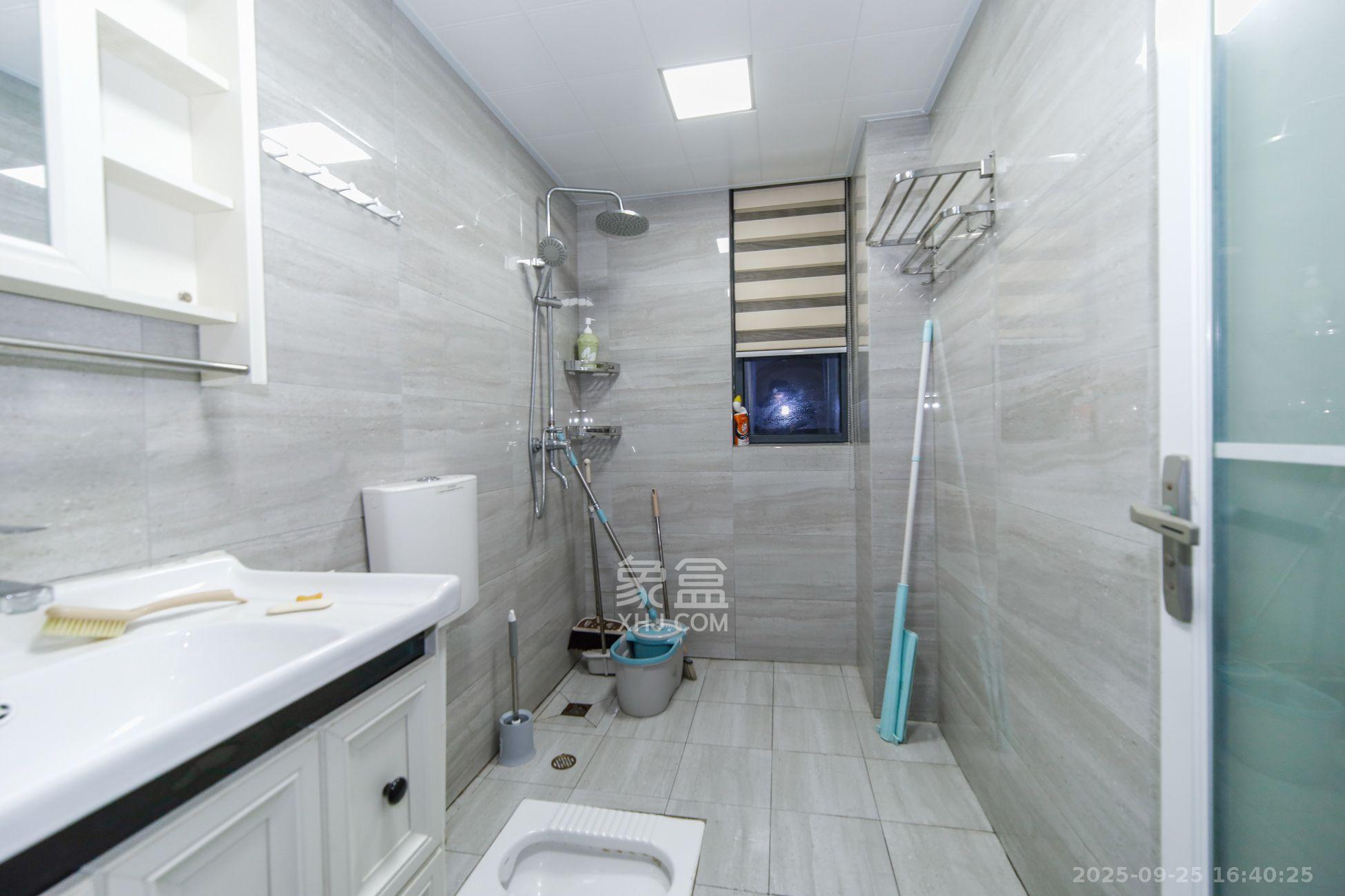 华润翡翠府 3室2厅2卫 3500.0元/月 华润翡翠府 3室2厅2卫 3500.0元/月室内图