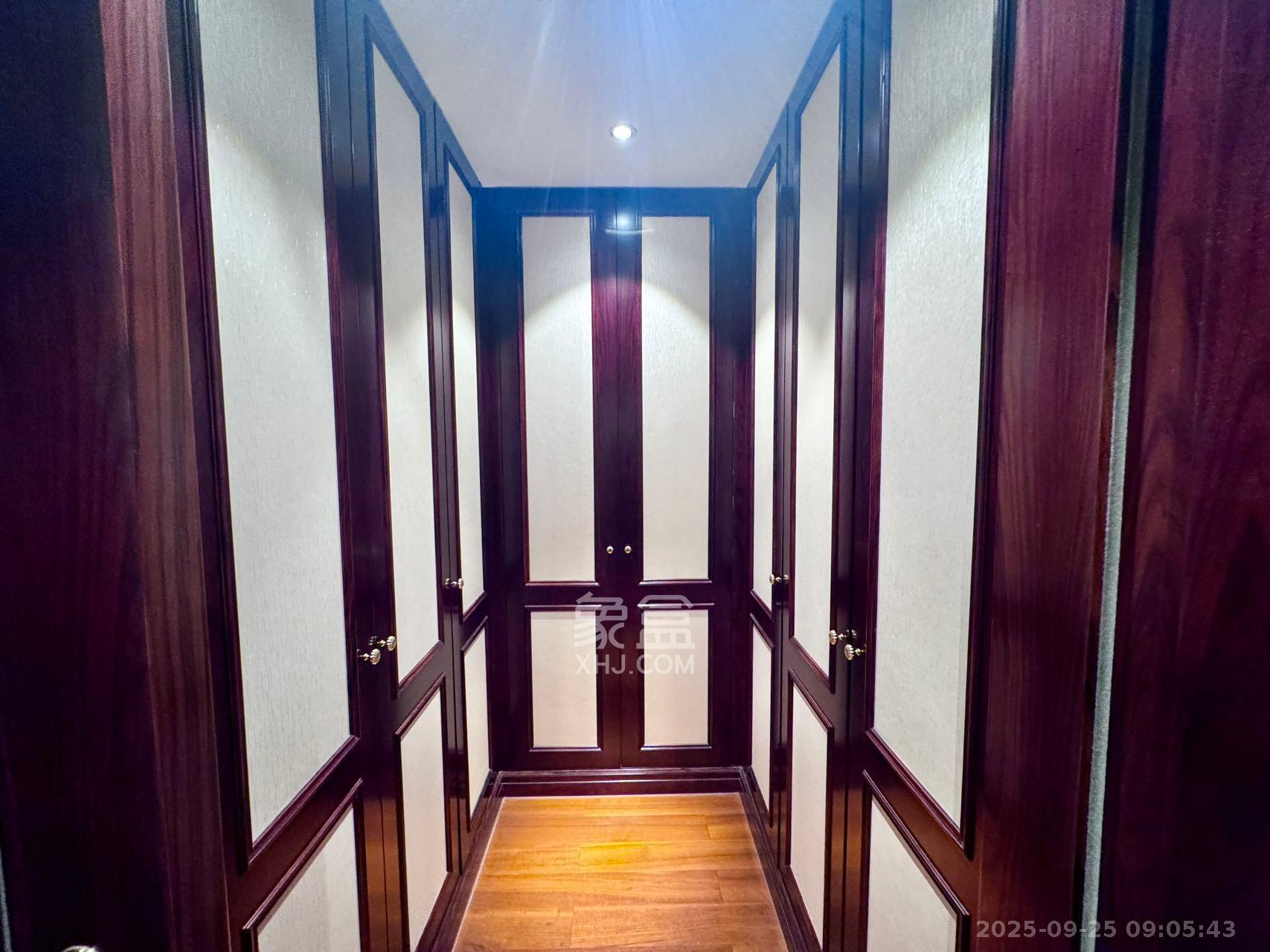 运达中央广场一、二期 3室2厅2卫 7000.0元/月 运达中央广场一、二期 3室2厅2卫 7000.0元/月室内图