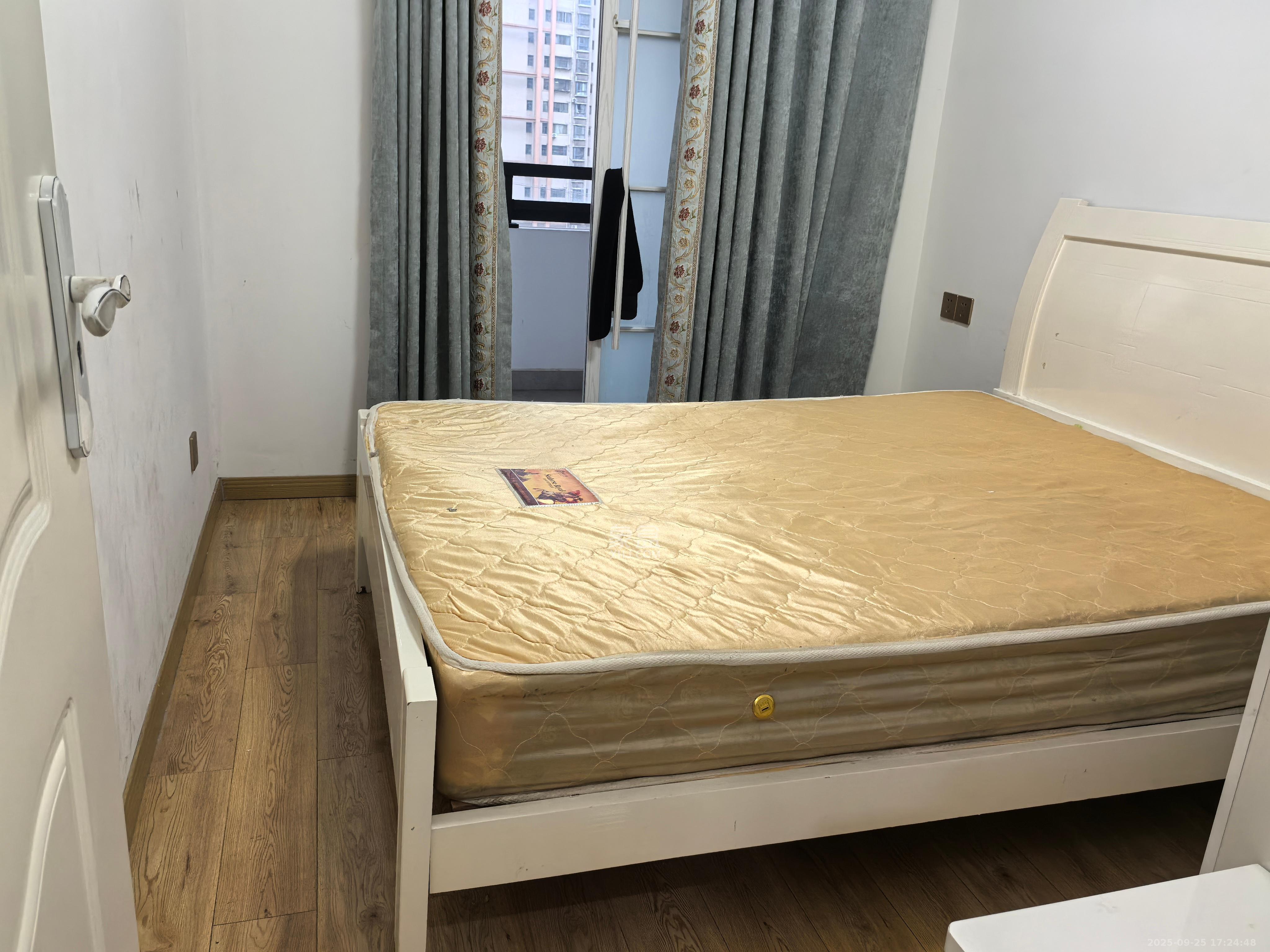 和庄  3室2厅2卫    2800.0元/月室内图