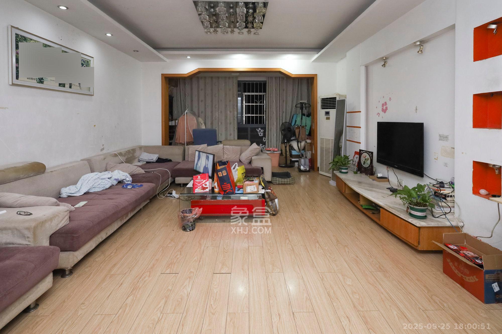 枫林绿洲 3室2厅2卫 2500.0元/月 枫林绿洲 3室2厅2卫 2500.0元/月室内图