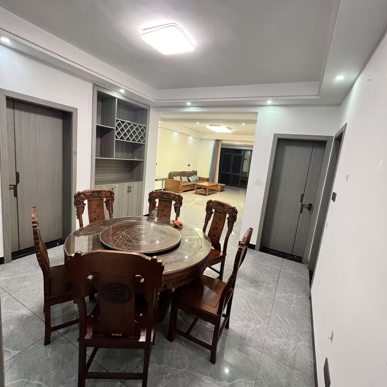 龙凤花园 3室2厅2卫 1680.0元/月 龙凤花园 3室2厅2卫 1680.0元/月室内图