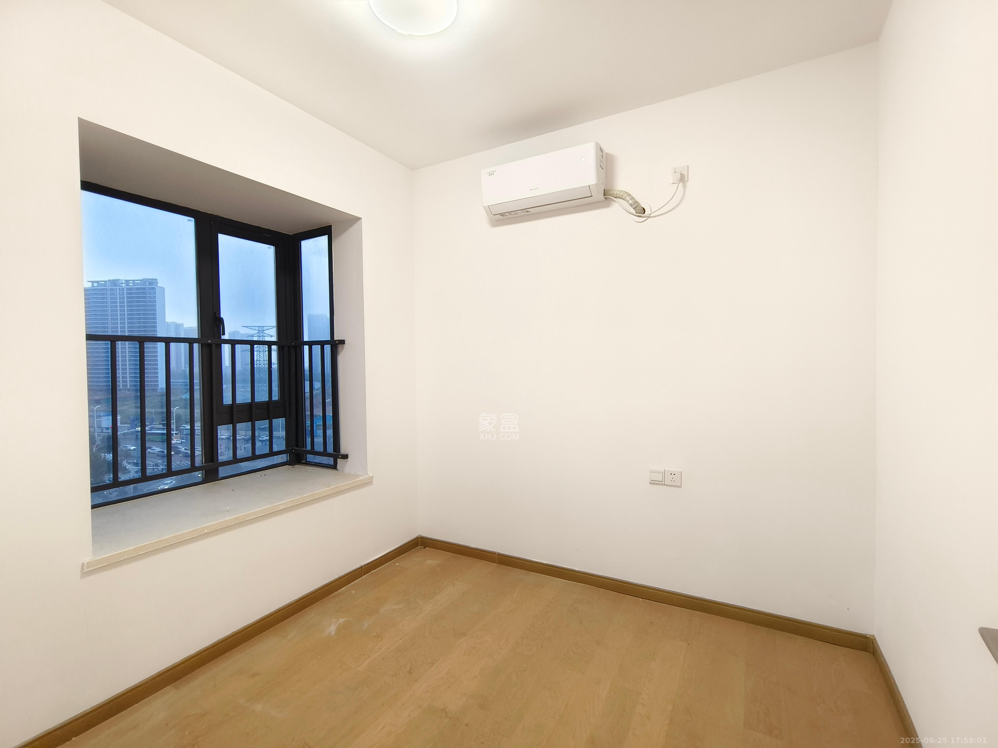 万润滨江天著 3室2厅2卫 2200.0元/月 万润滨江天著 3室2厅2卫 2200.0元/月室内图